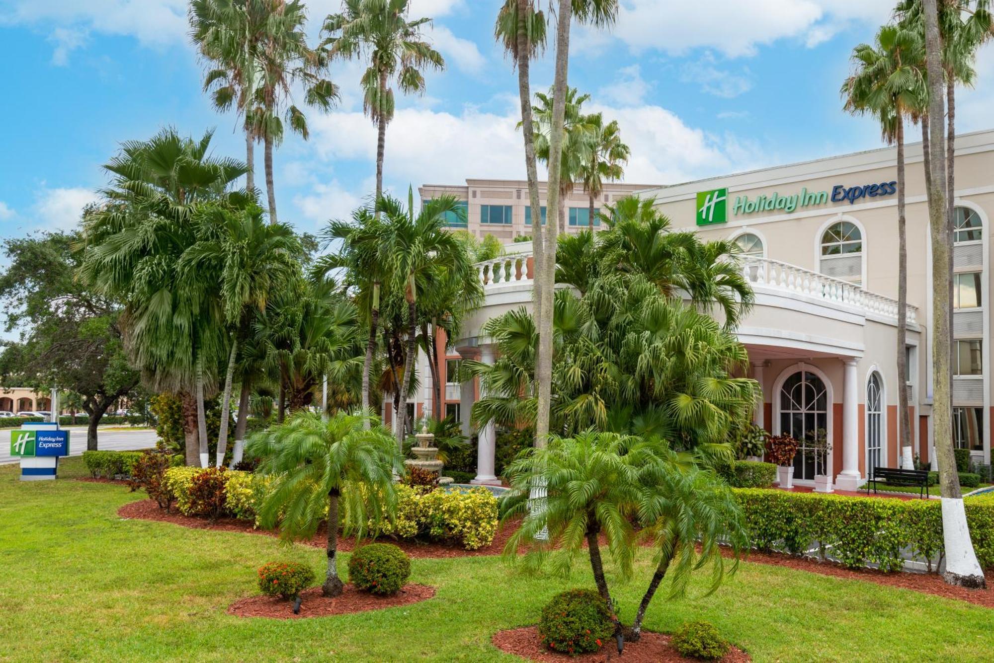 Express Miami Airport Area By Ihg Hotel 3*