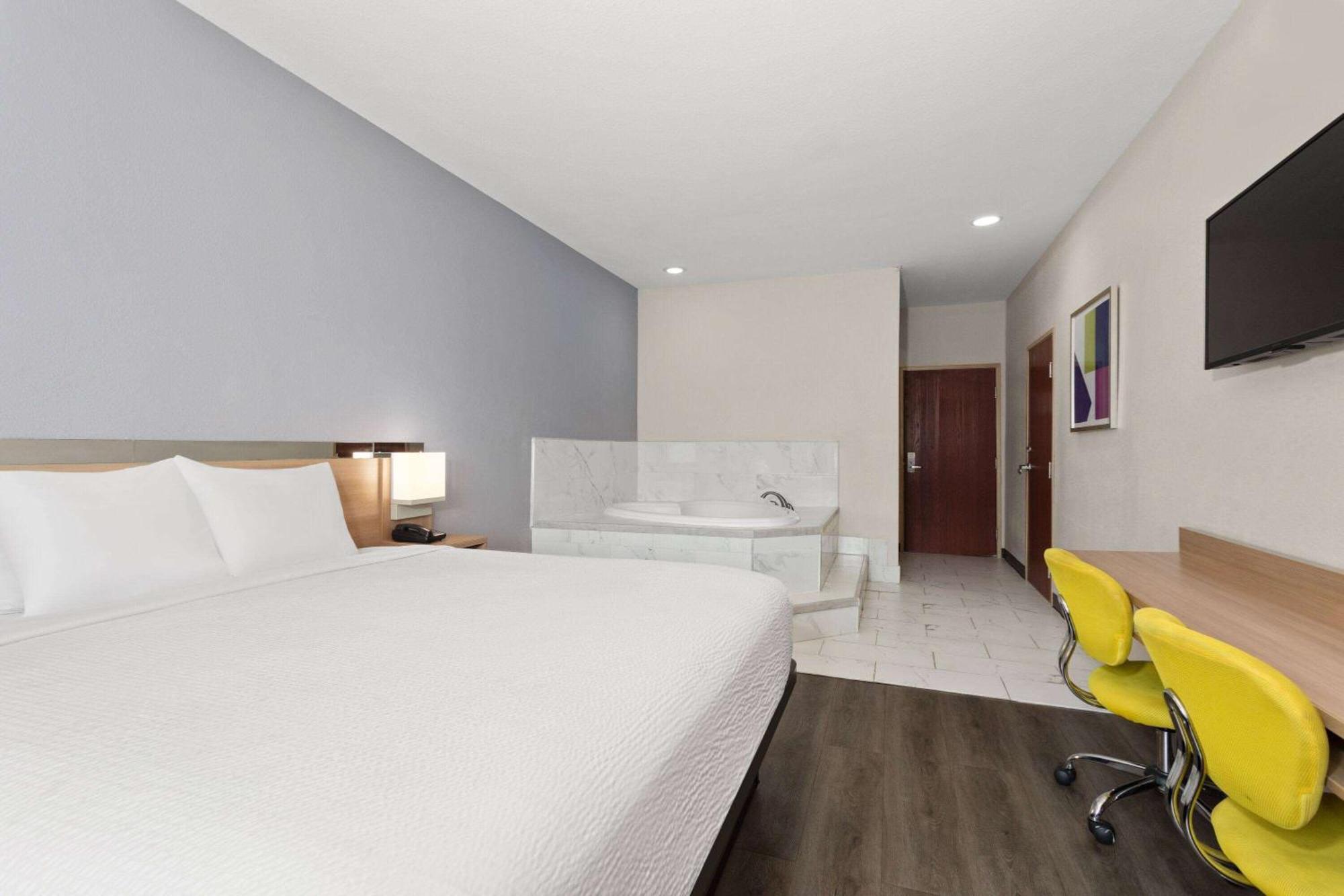 Microtel & By Wyndham Panama City
