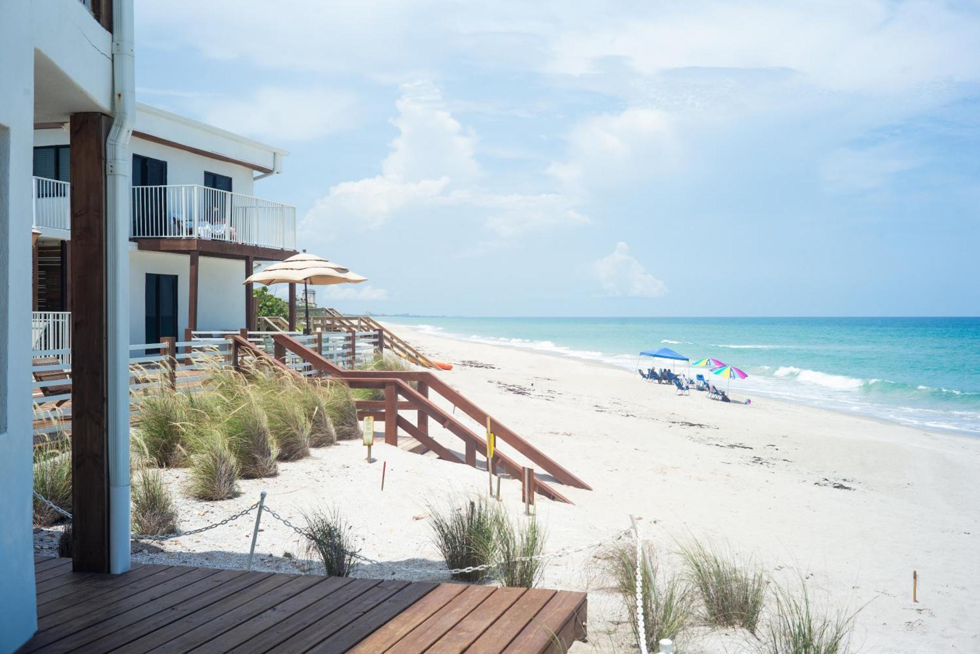 Melbourne & Surf Club Hotel 5*