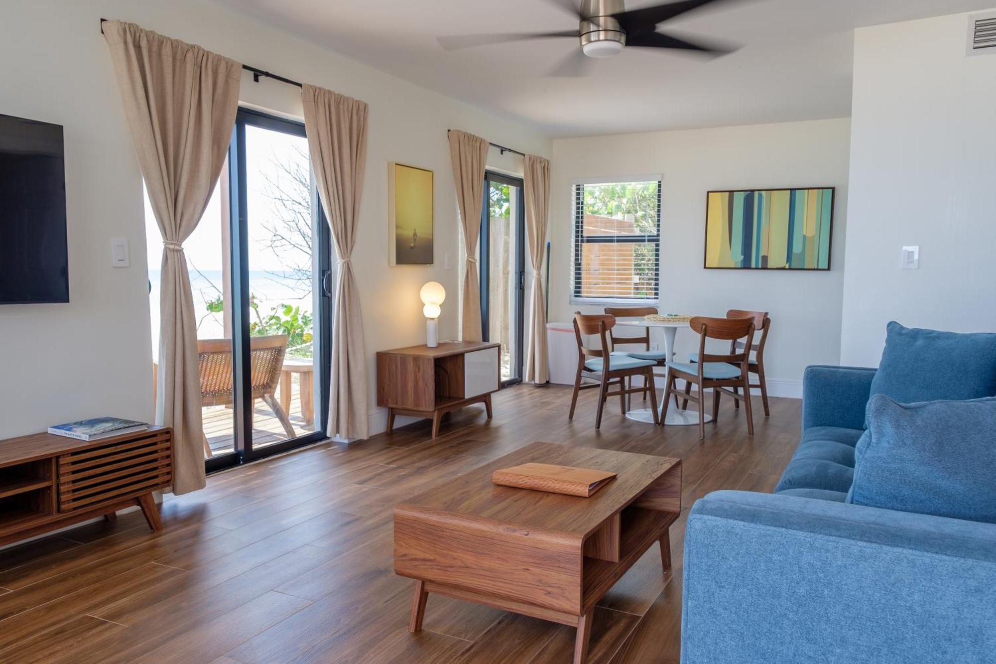 Melbourne & Surf Club Hotel 5*