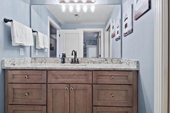 Harbor Landing 102b - Beautiful Harbor Views Destin