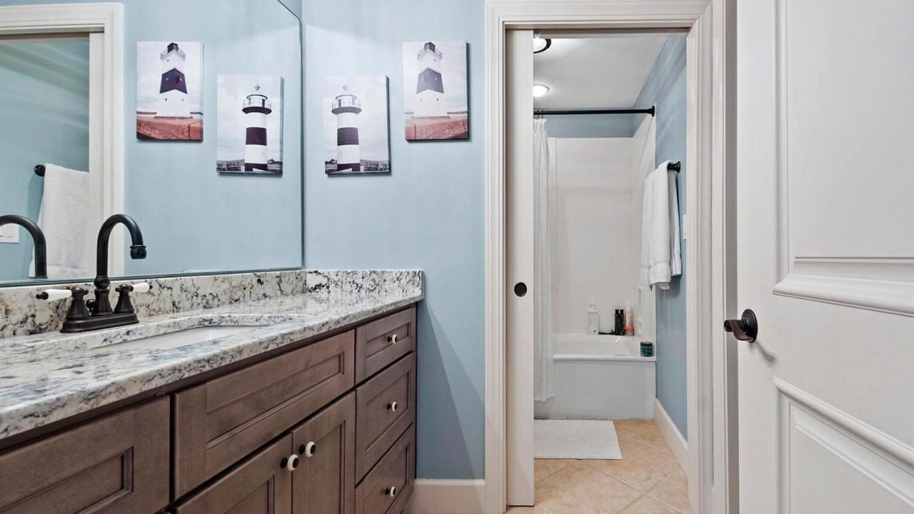 Harbor Landing 102b - Beautiful Harbor Views Holiday home