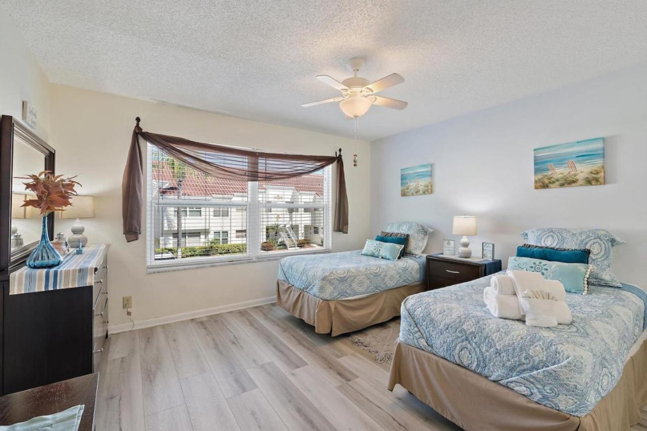 Isla Del Sol Vista East 2 212 2 Bd 2 Ba * Point Brittany