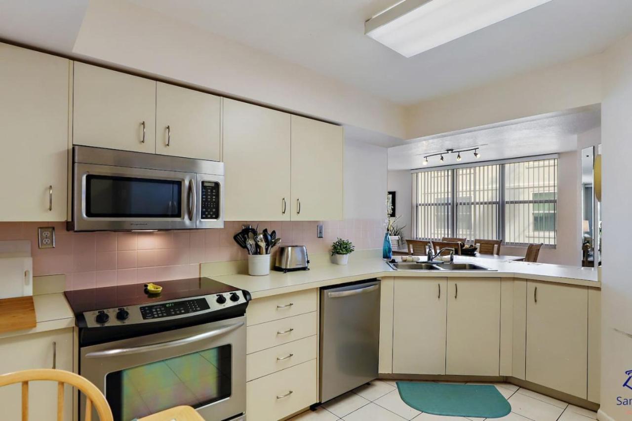 Isla Del Sol Bahia Vista 2nd Floor Corner Unit *