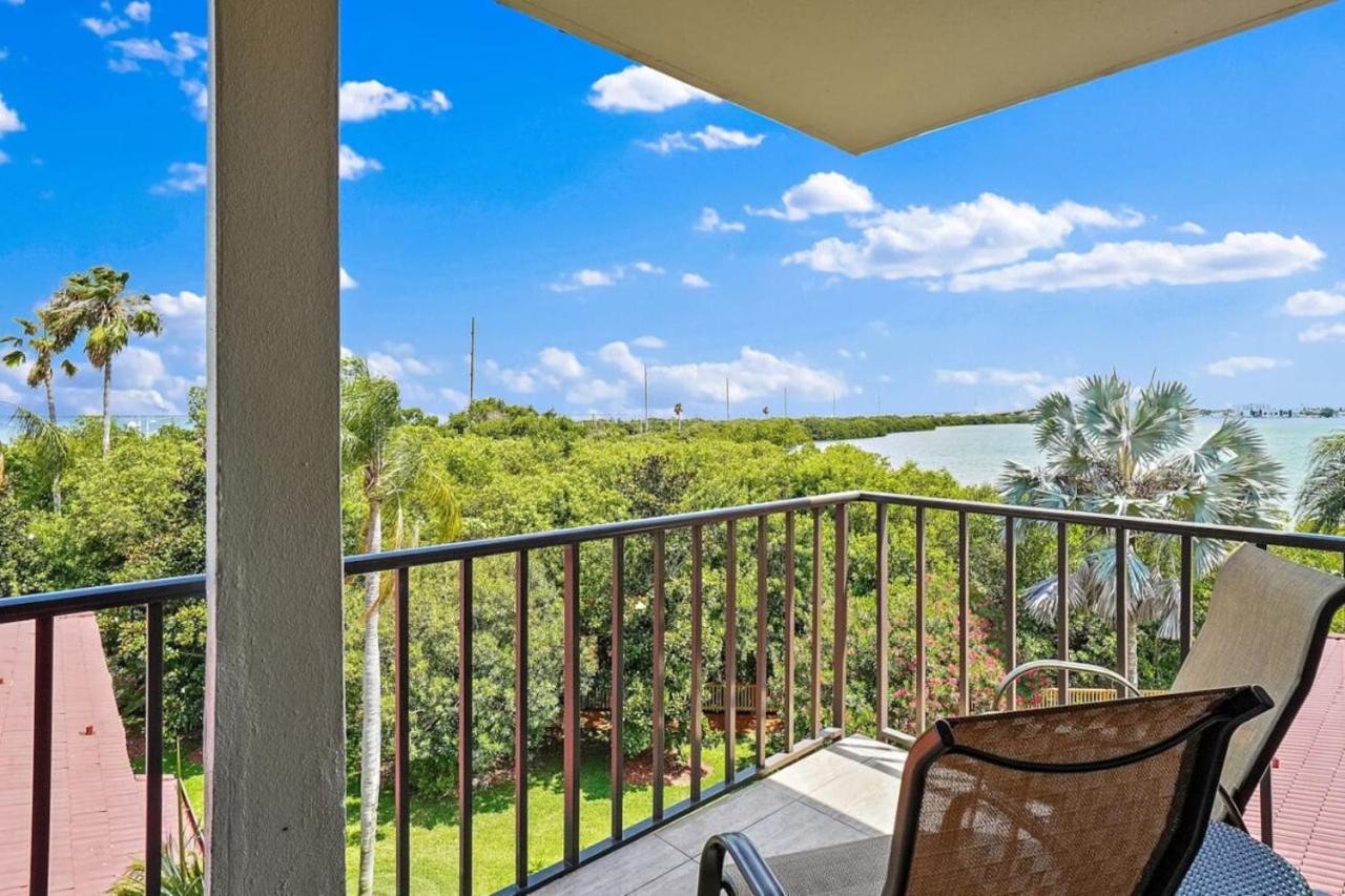 St. Pete Isla Del Sol Bahia J 408 2bd 2ba