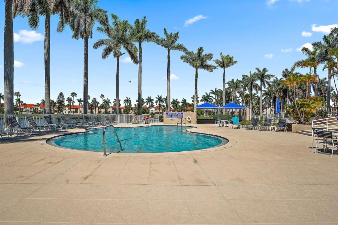 St Pete Isla Vista E 4-229 New Kitchen Holiday home *
