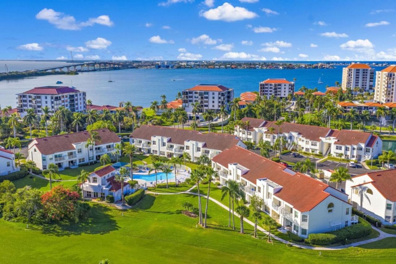St Pete Isla Vista E 4-229 New Kitchen Holiday home