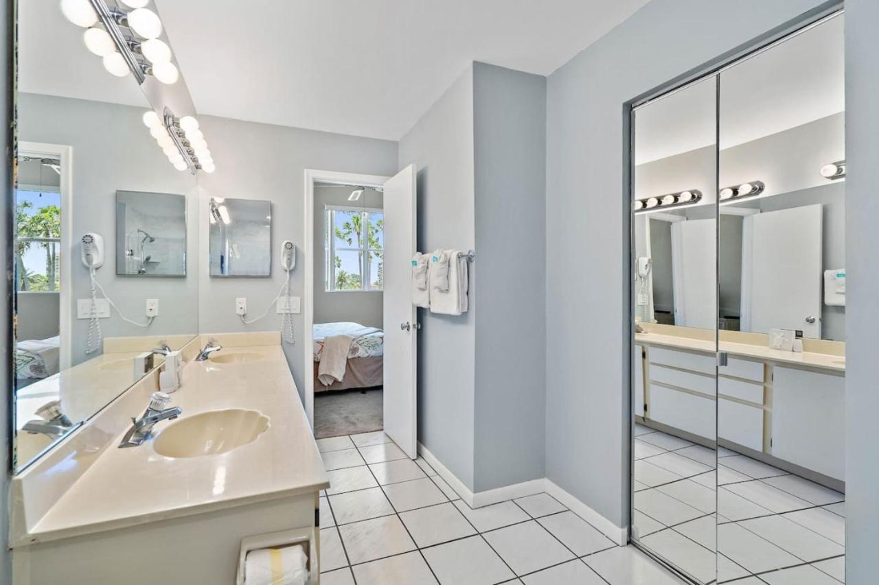 St Pete Isla Vista E 4-229 New Kitchen *