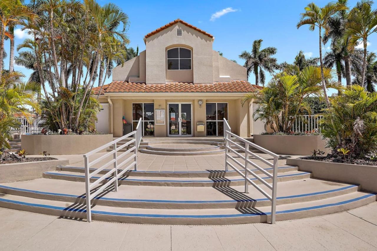 St Pete Isla Vista E 4-229 New Kitchen Point Brittany