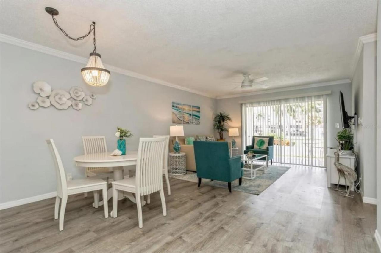 Vista East 8-164 *