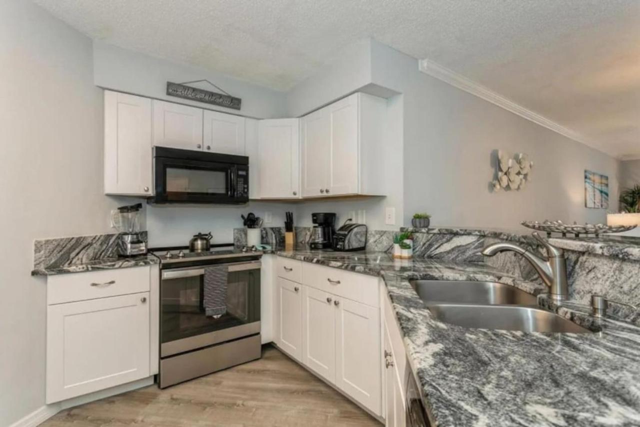 Vista East 8-164 *