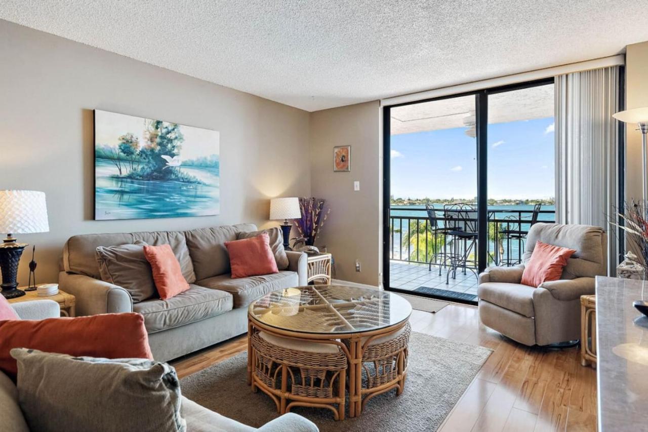 St Pete Isla Casa B-507 Beautiful