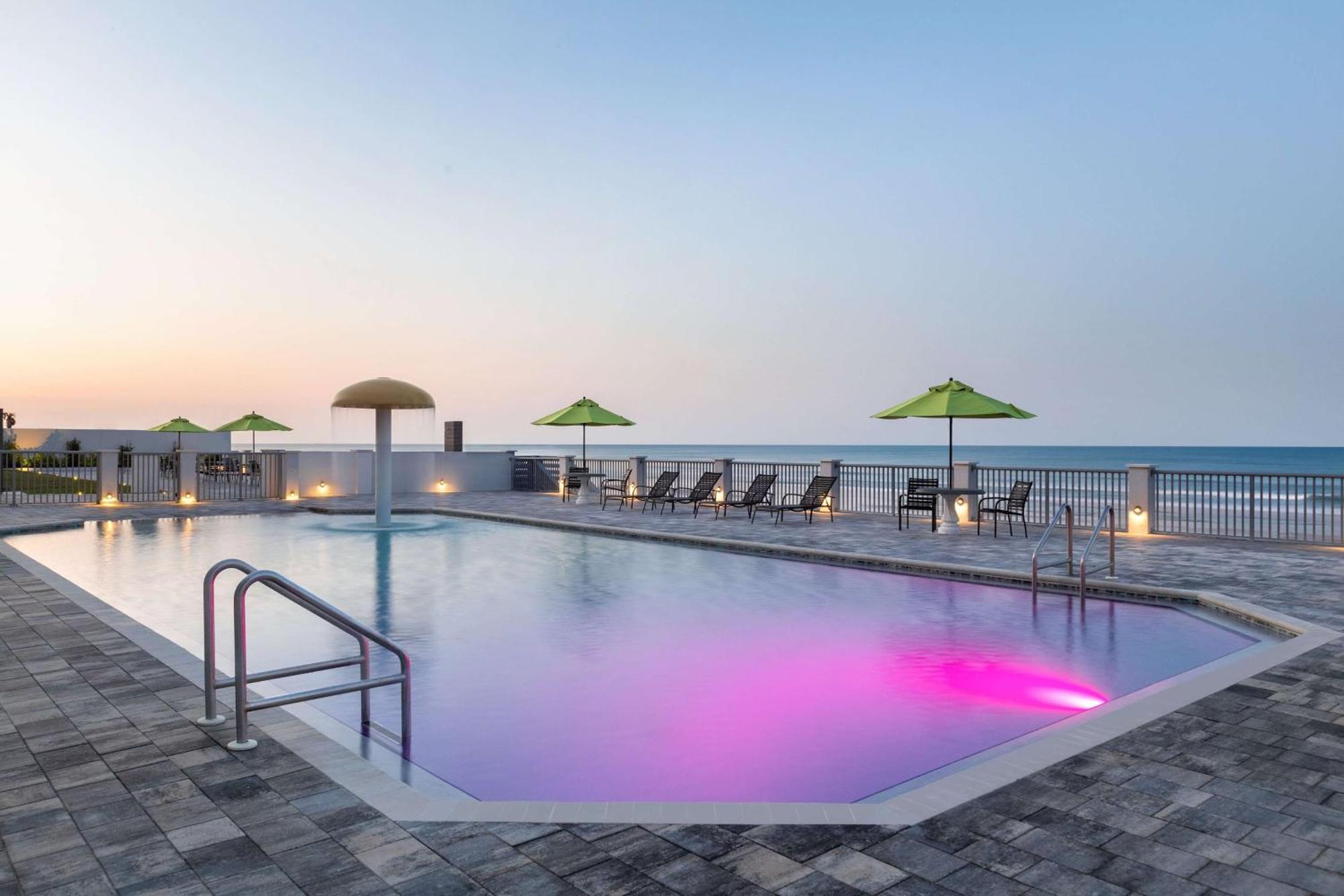 La Quinta By Wyndham Oceanfront Daytona Hotel 3*
