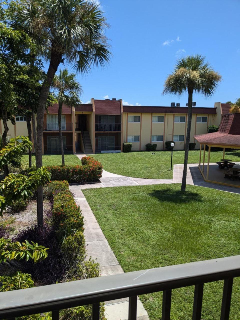 Quiet Fully Furnished Apartment *