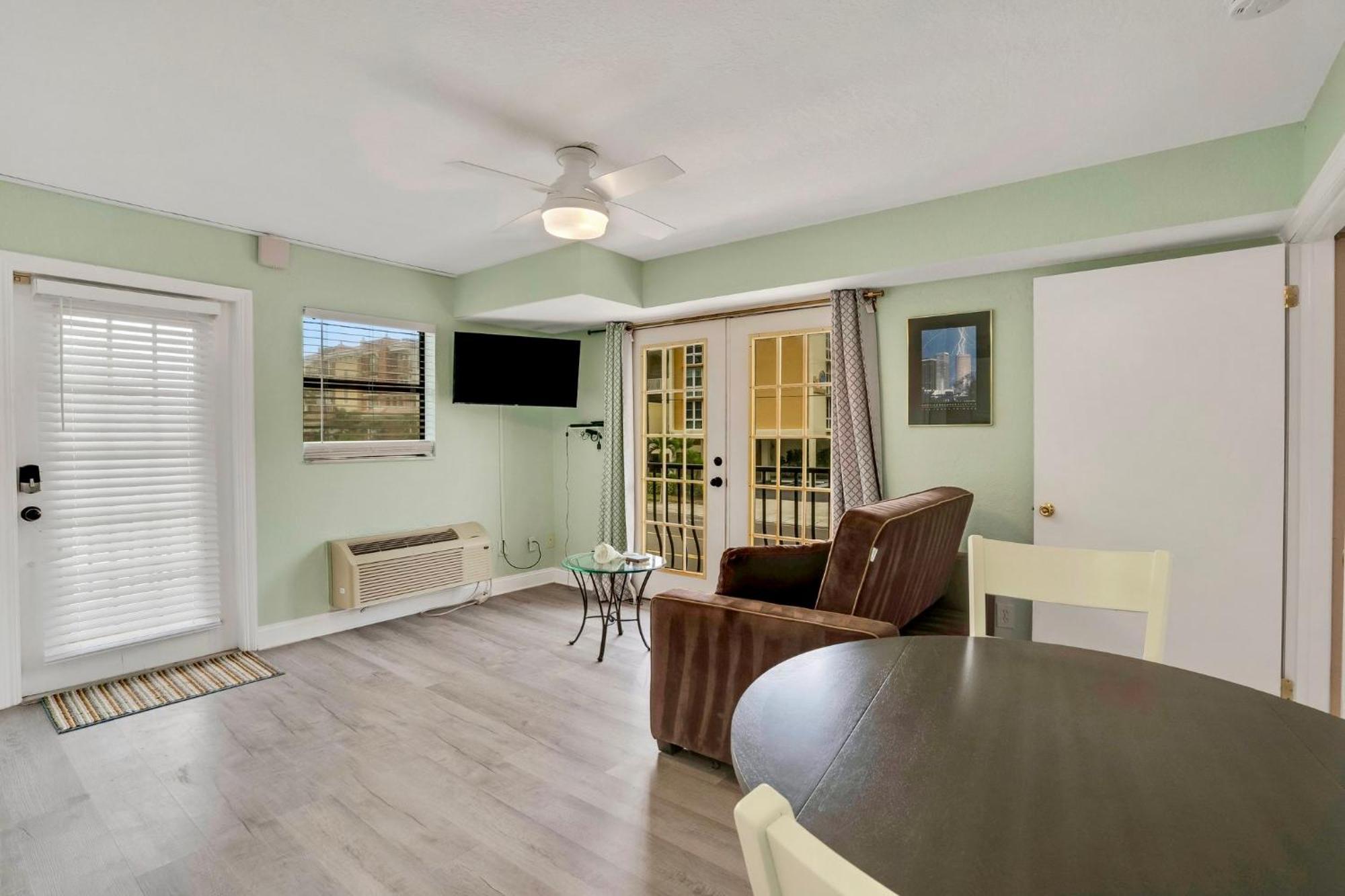 Sunset Corner - View & Heated Pool! * St. Pete Beach