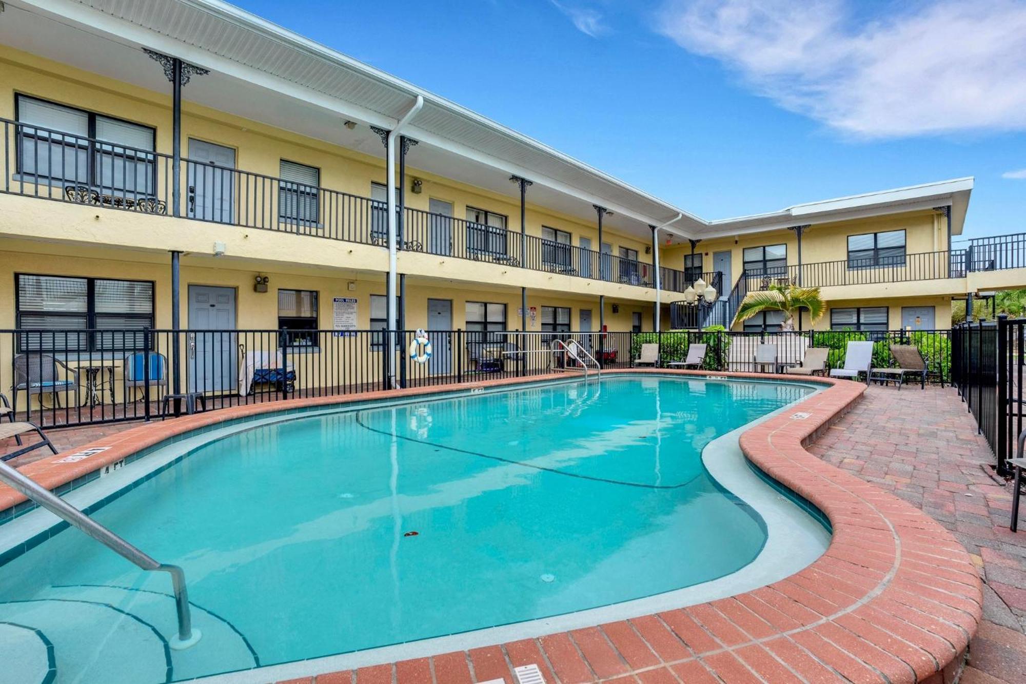 Holiday home Sunset Corner - View & Heated Pool! *