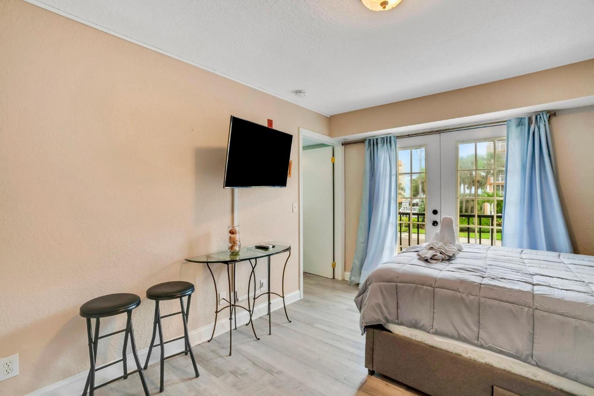 Holiday home Sunset Corner - View & Heated Pool!