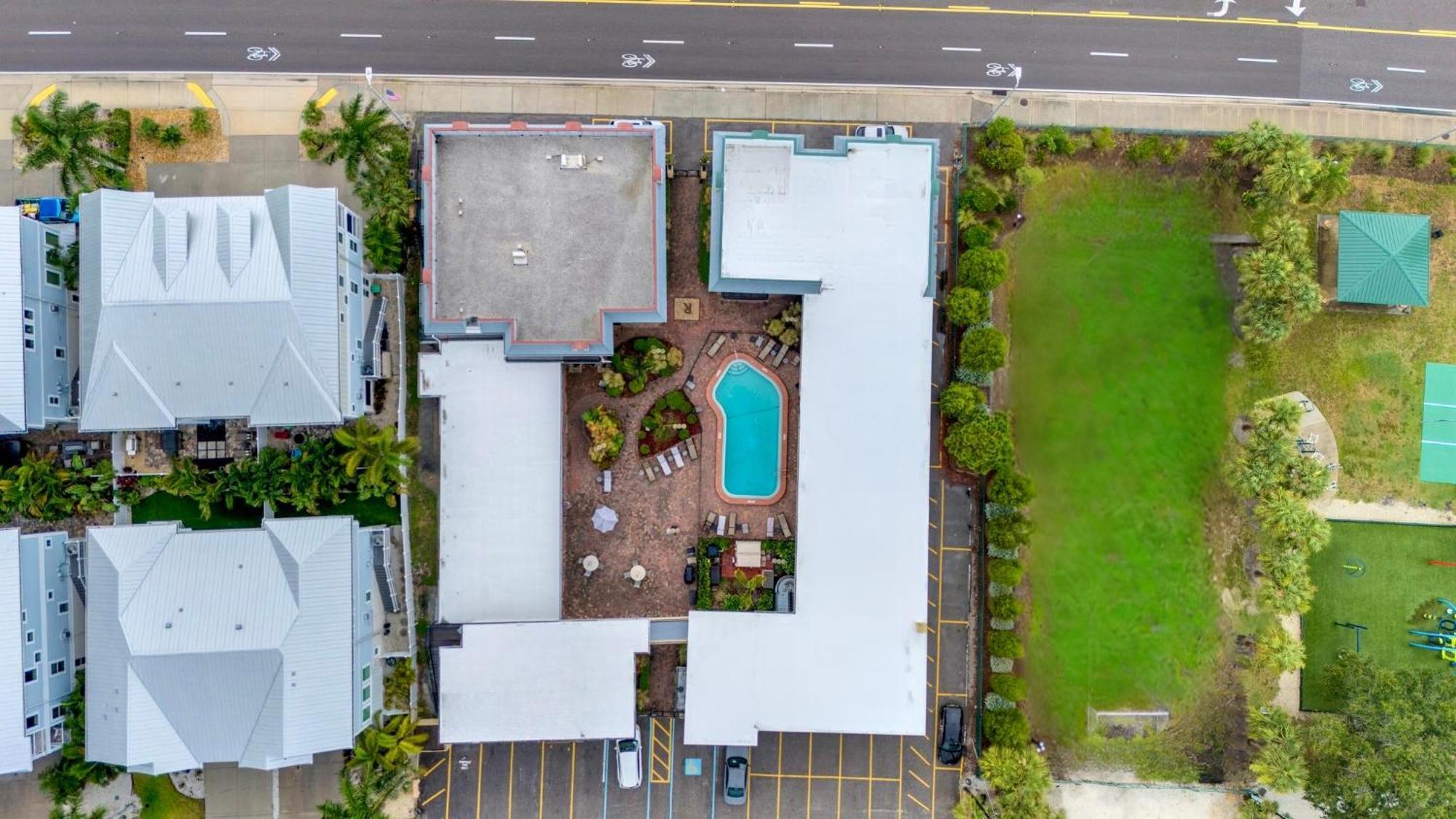 Sunset Corner - View & Heated Pool! * St. Pete Beach