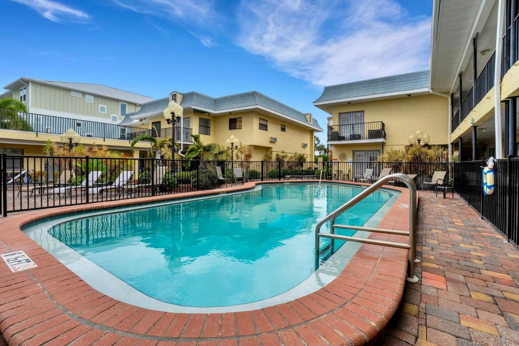 Sunset Corner - View & Heated Pool!