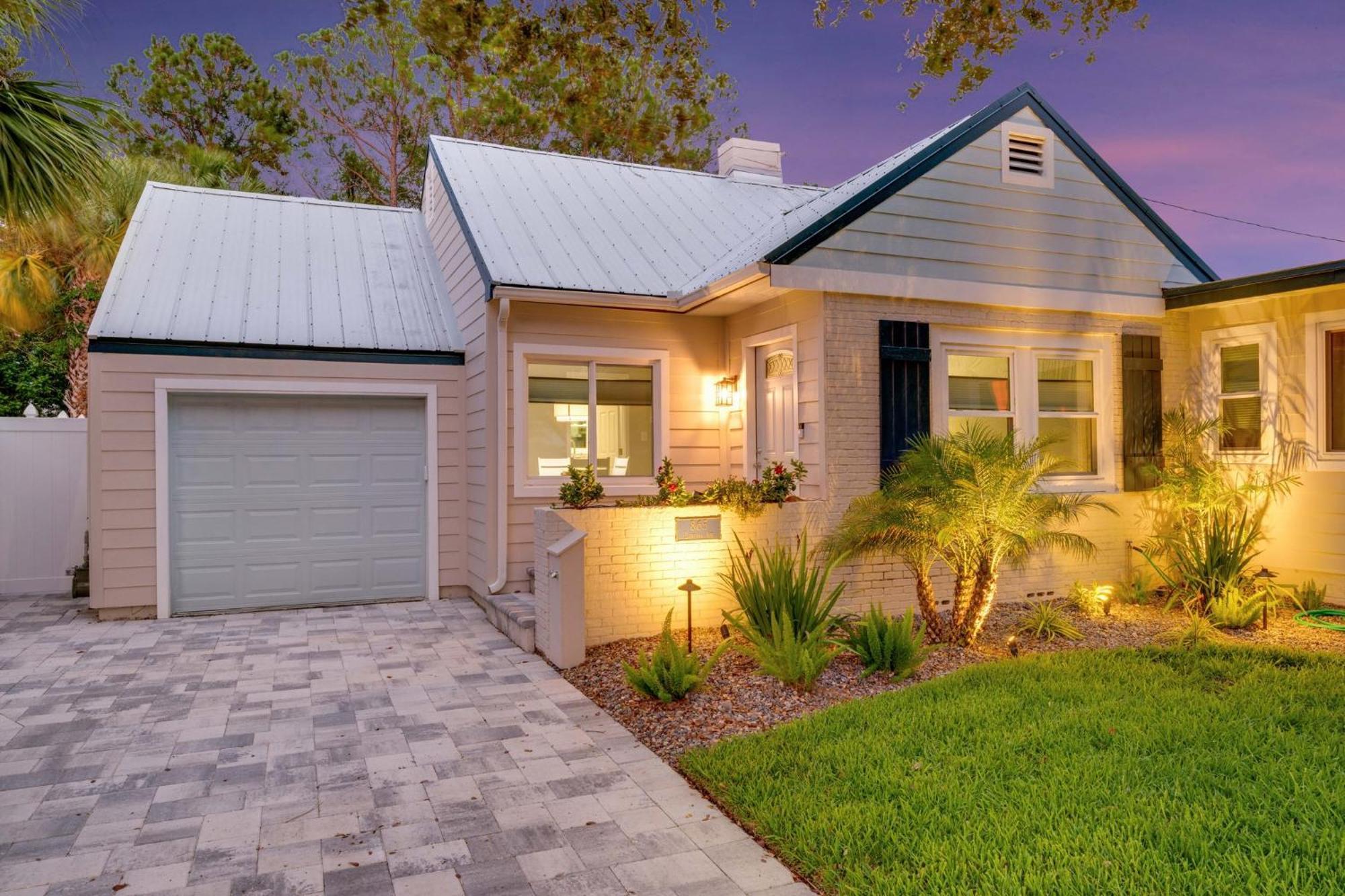 Poolside Oasis - Just Steps To The Sand! - Monthly Holiday home