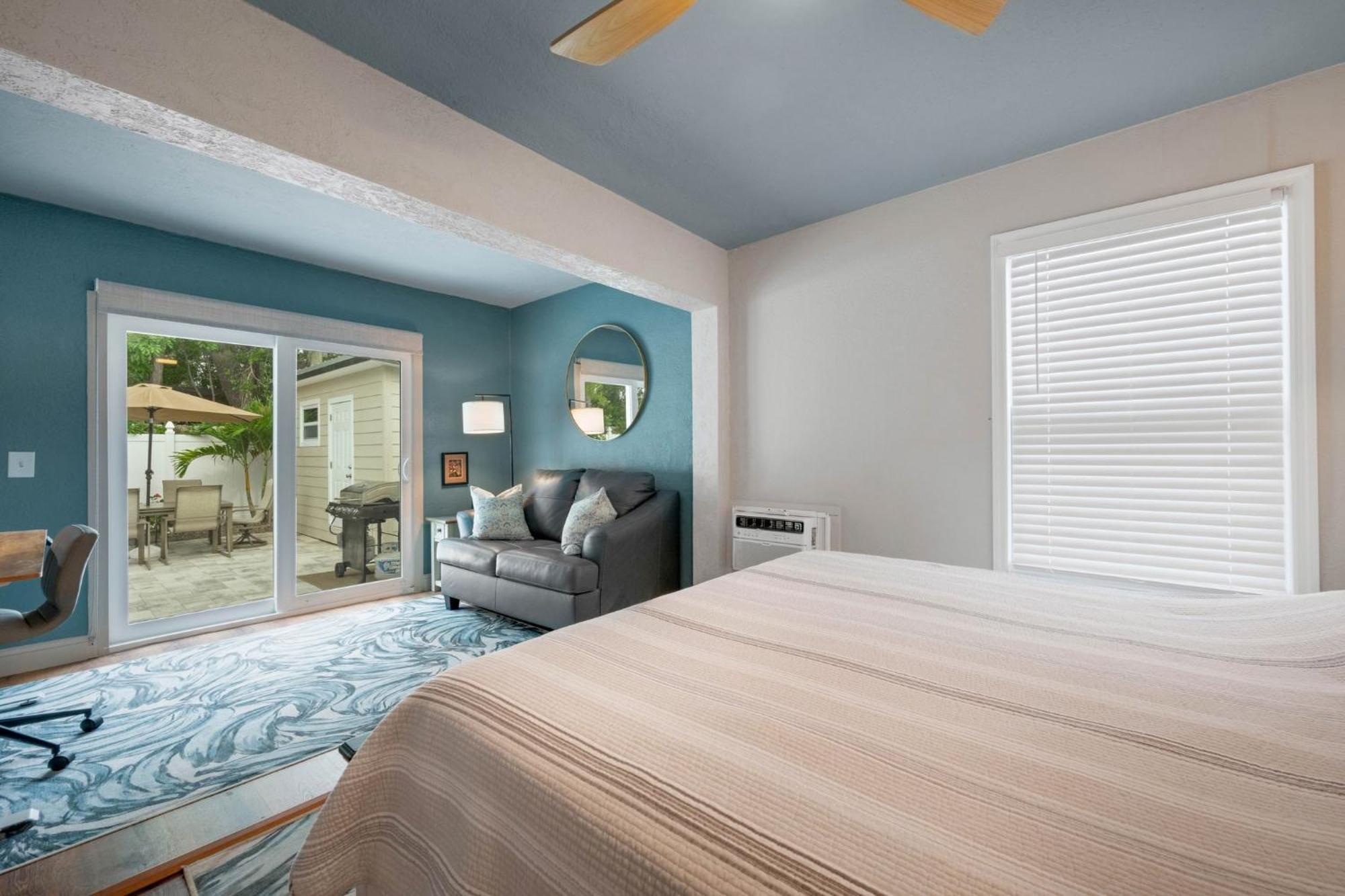 Poolside Oasis - Just Steps To The Sand! - Monthly * Clearwater Beach