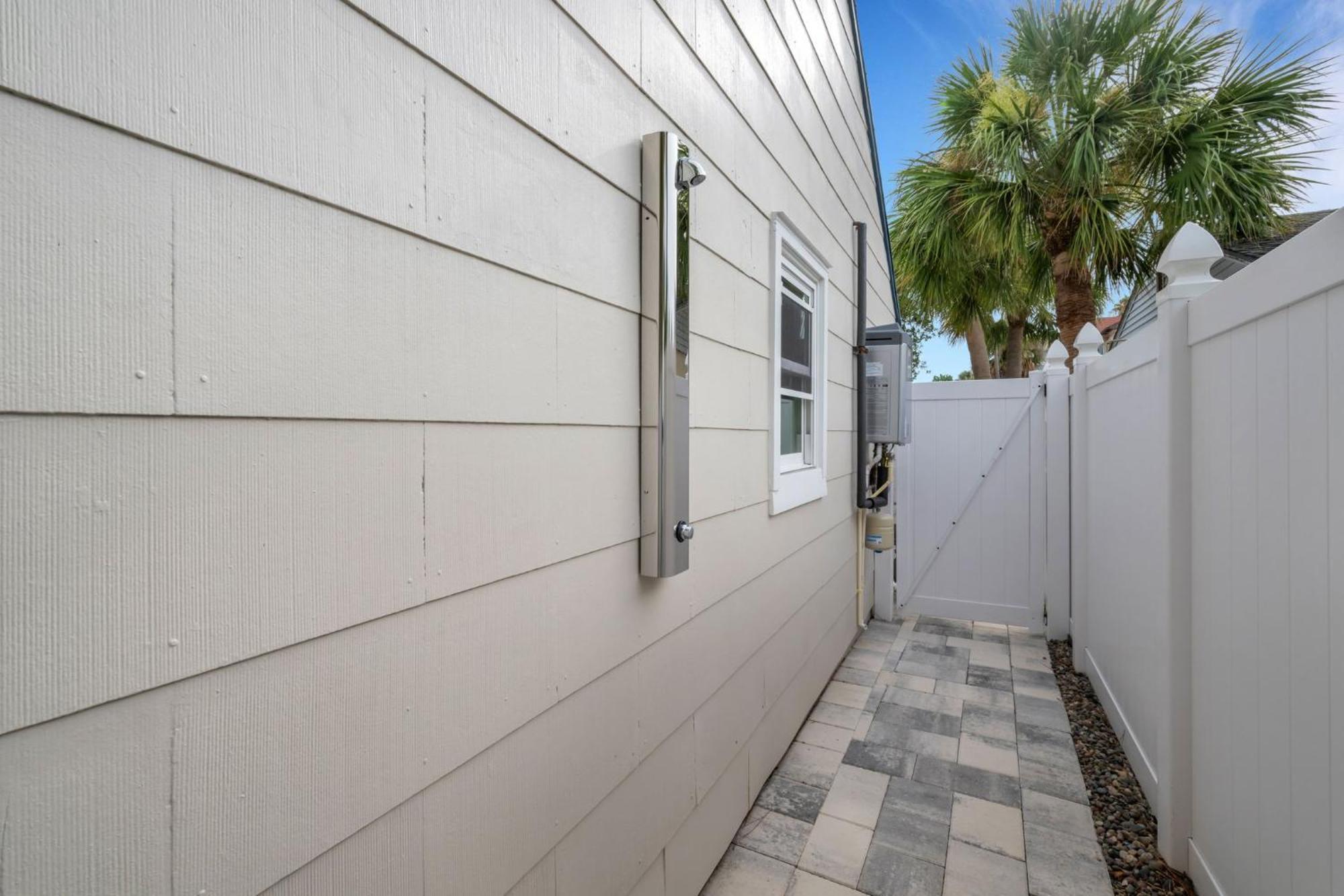 Poolside Oasis - Just Steps To The Sand! - Monthly Holiday home