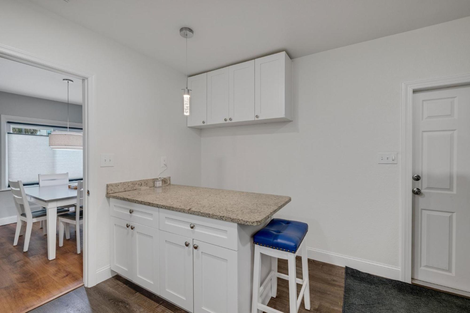 Poolside Oasis - Just Steps To The Sand! - Monthly * Clearwater Beach
