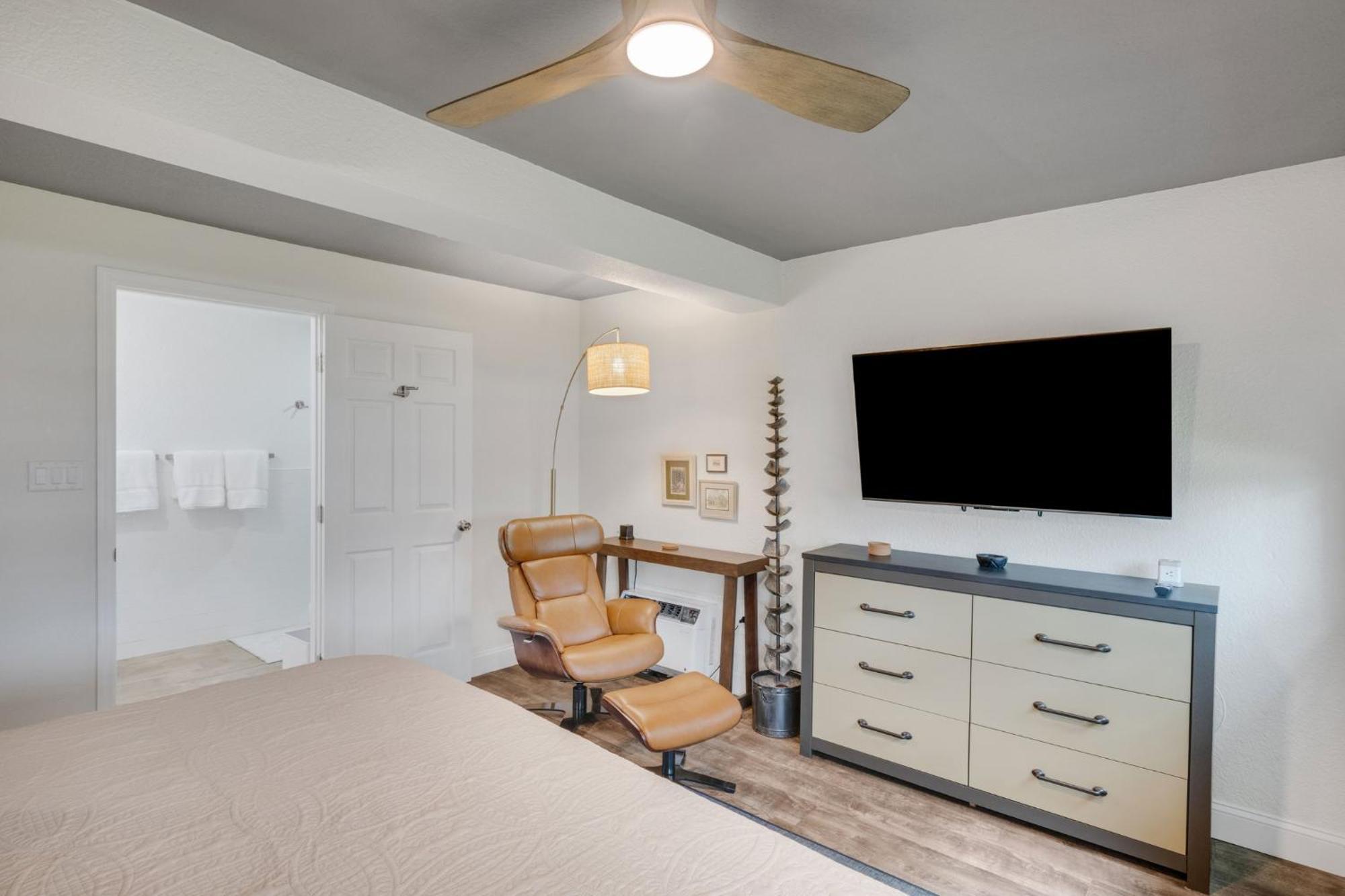 Poolside Oasis - Just Steps To The Sand! - Monthly * Clearwater Beach