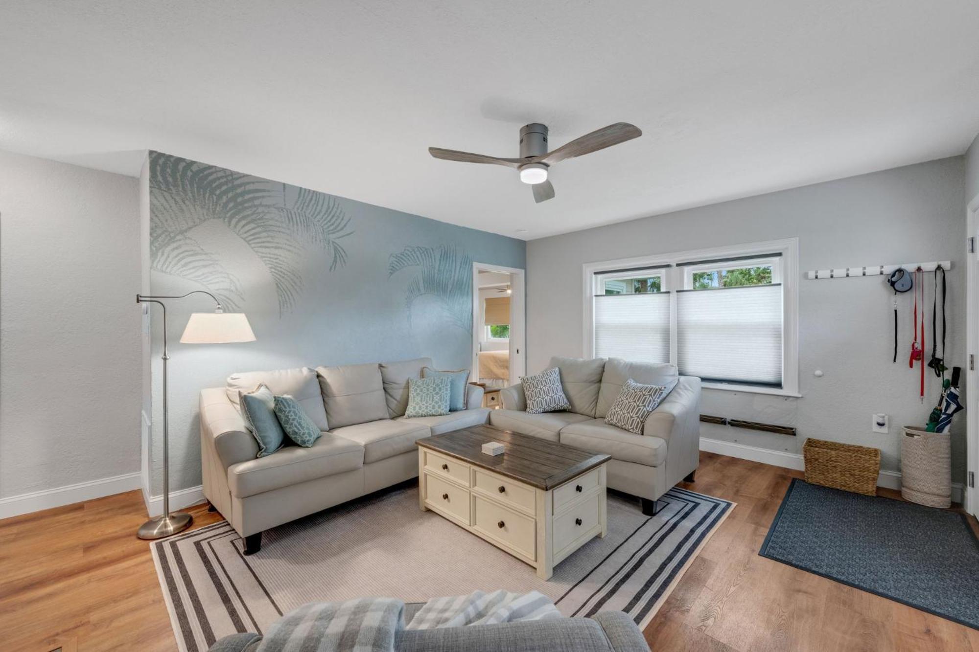 Poolside Oasis - Just Steps To The Sand! - Monthly Holiday home Clearwater Beach