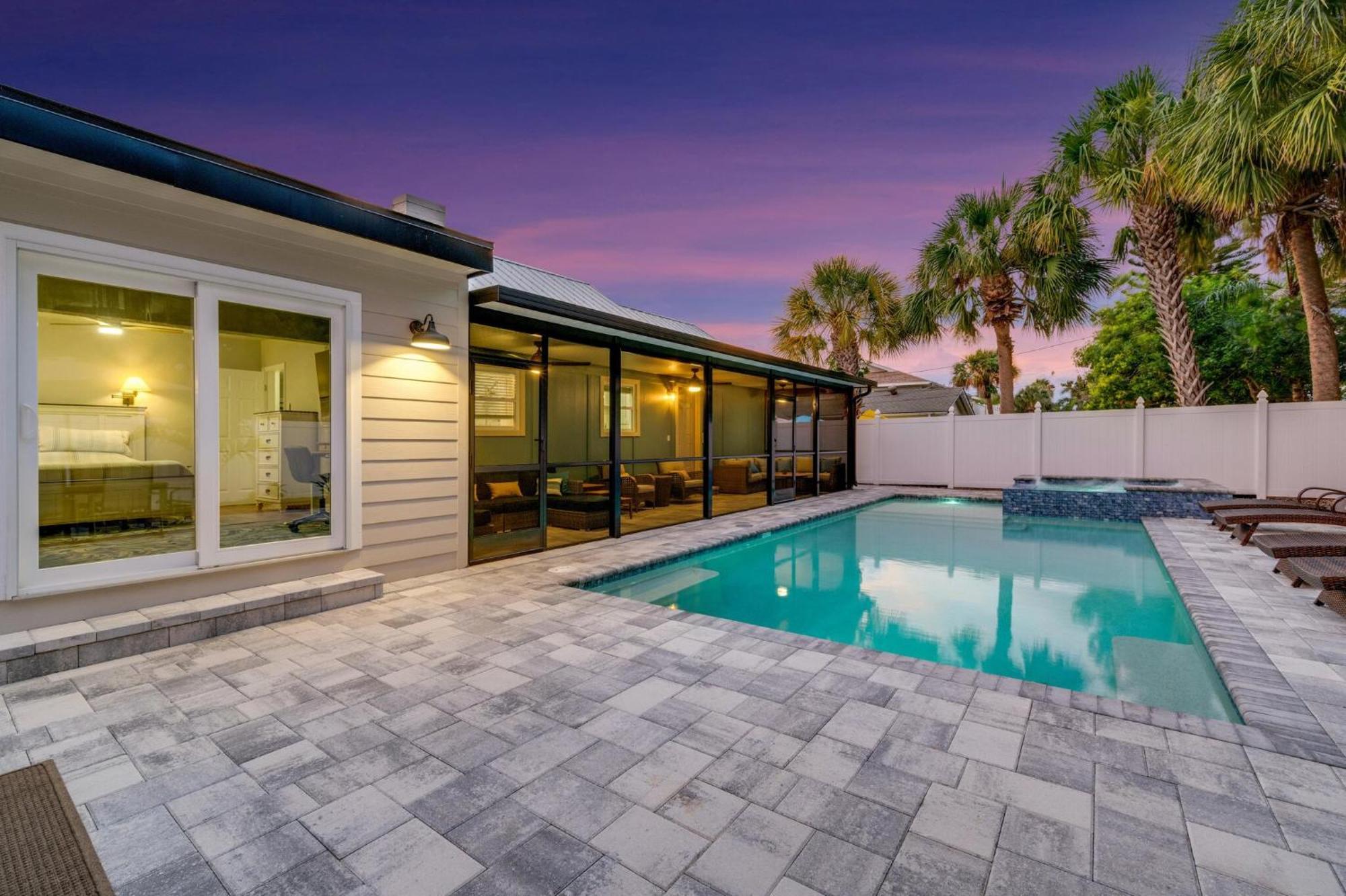Holiday home Poolside Oasis - Just Steps To The Sand! - Monthly