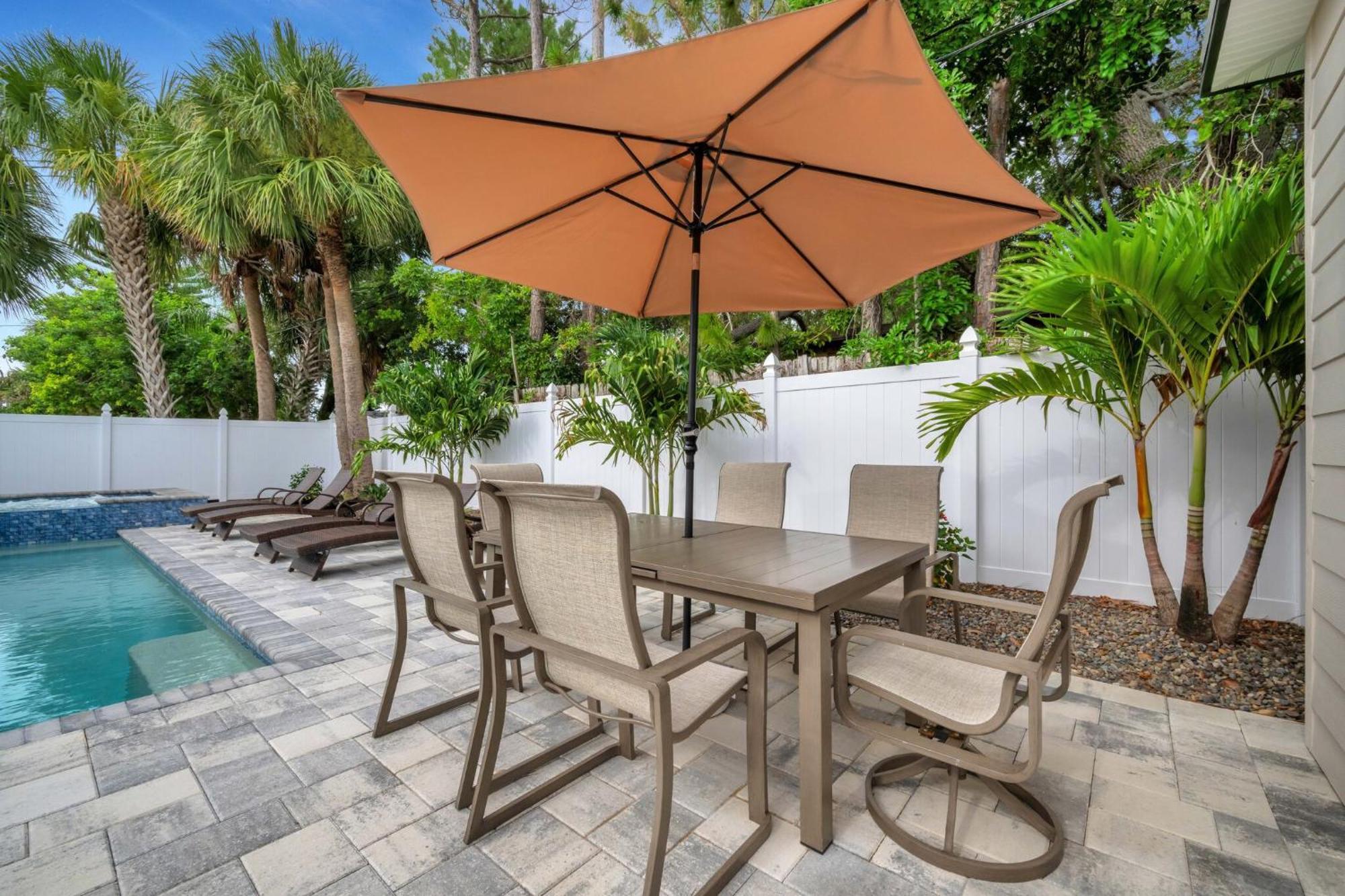 Poolside Oasis - Just Steps To The Sand! - Monthly *