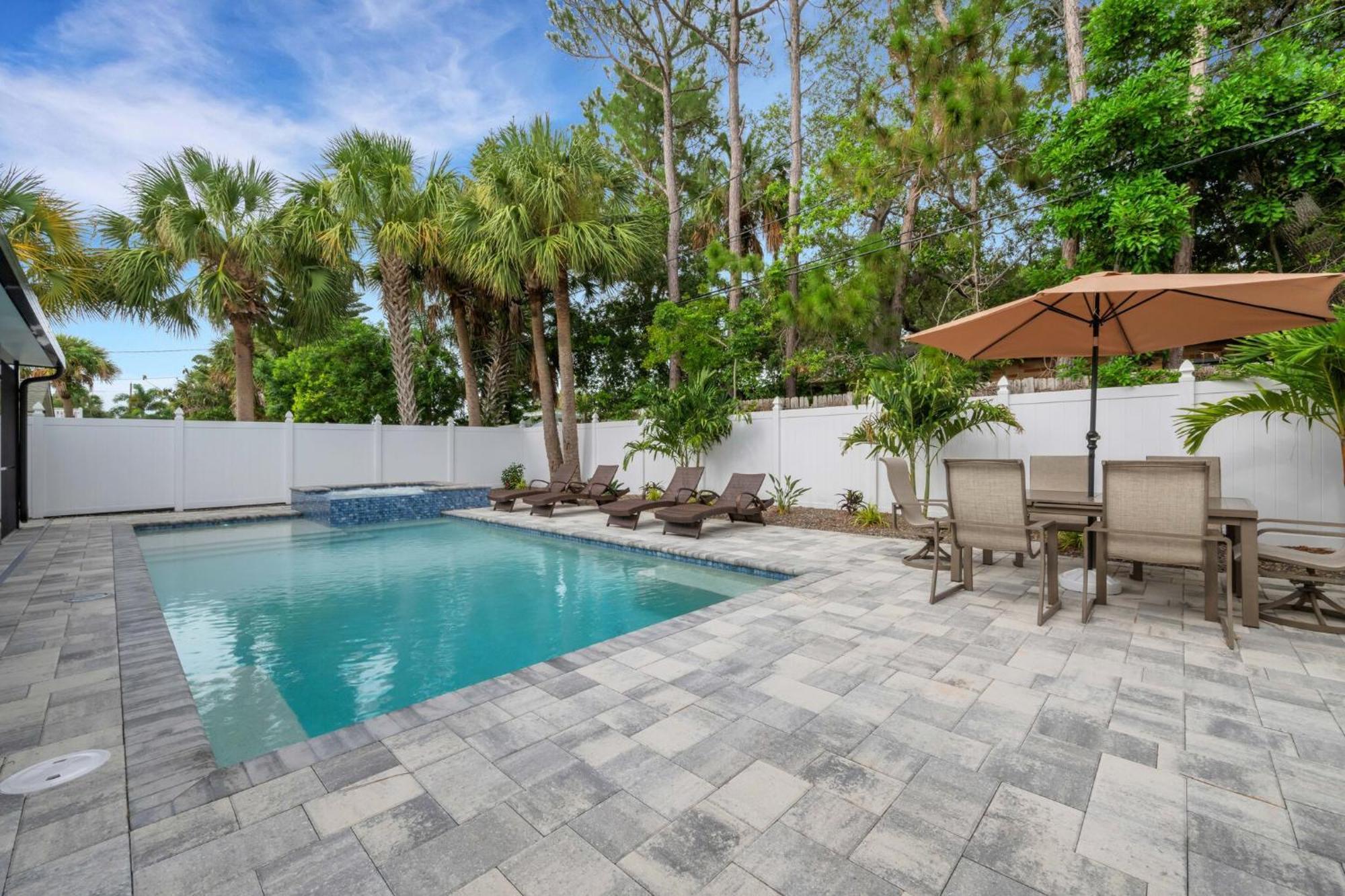 Holiday home Poolside Oasis - Just Steps To The Sand! - Monthly