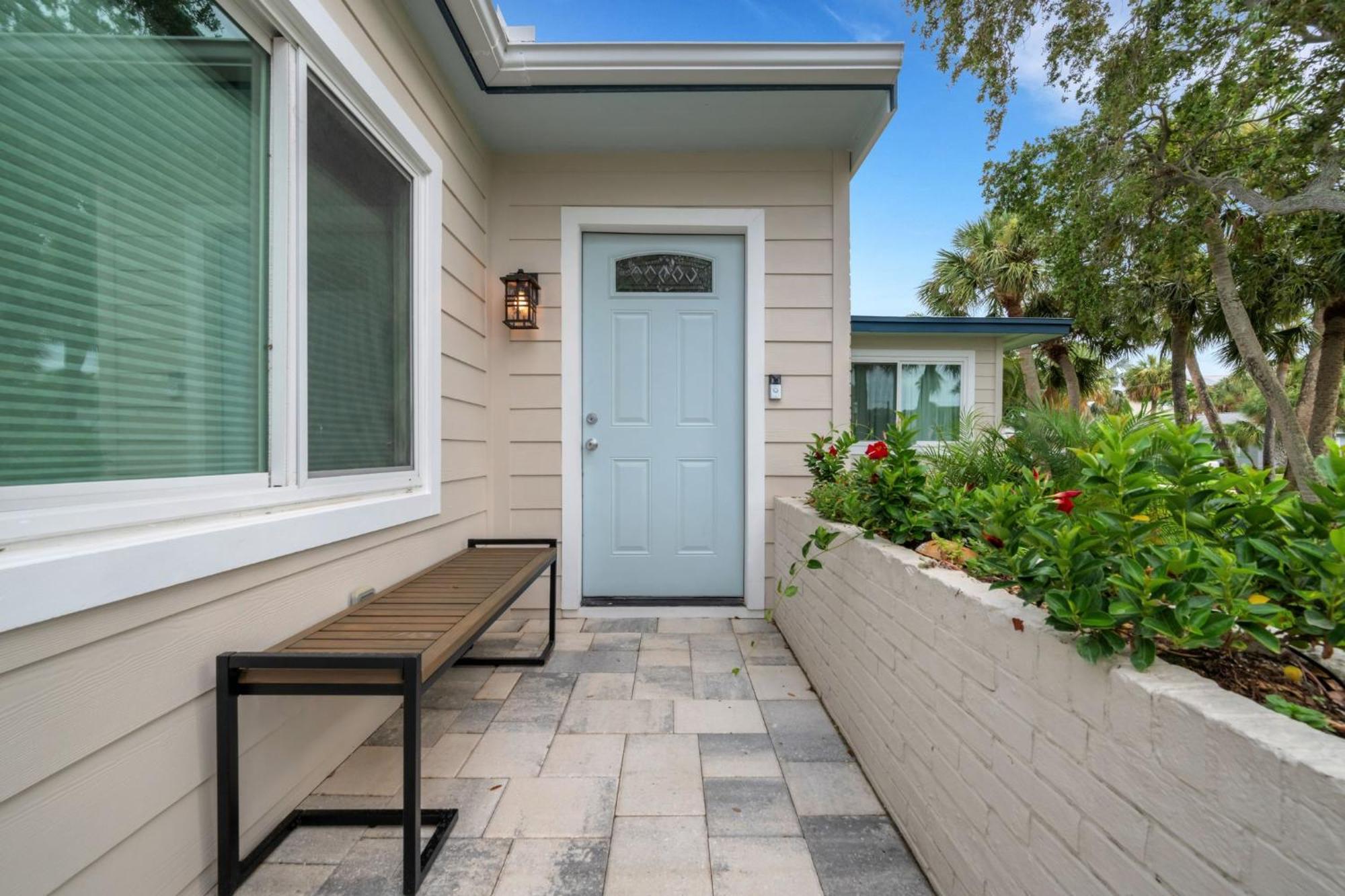 Poolside Oasis - Just Steps To The Sand! - Monthly * Clearwater Beach