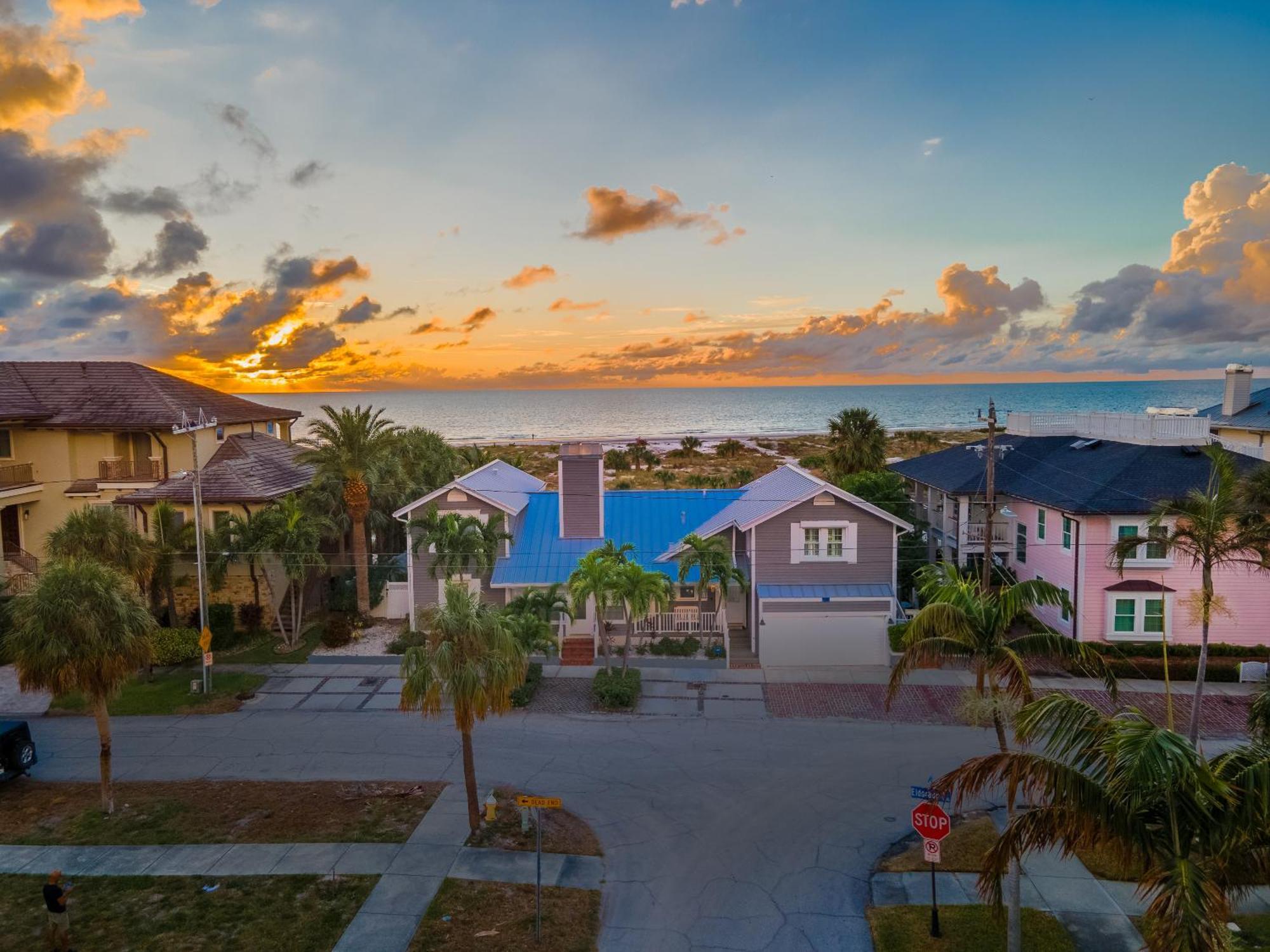 Sunset Breeze - Beachfront Pool - Monthly