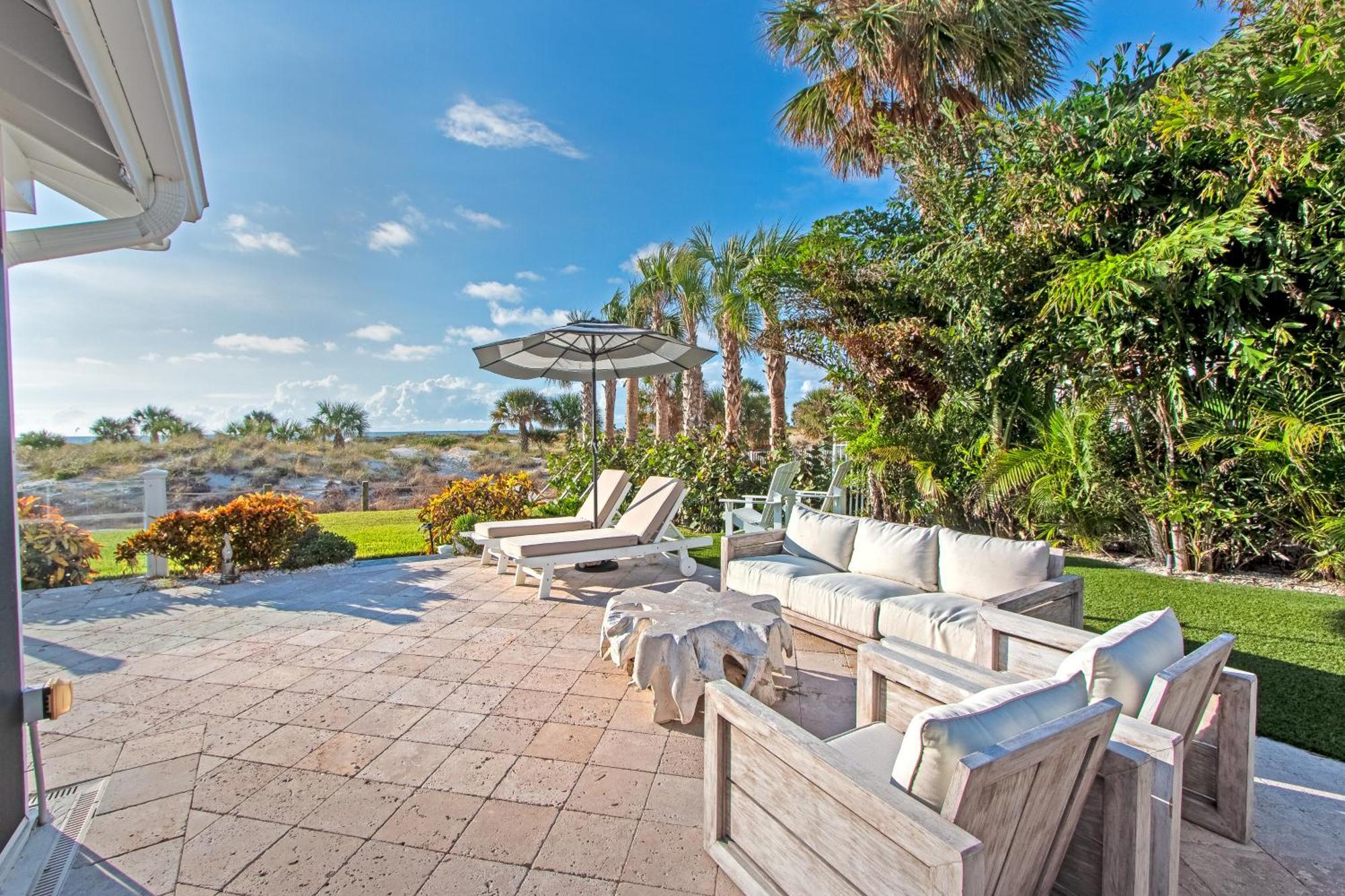 Sunset Breeze - Beachfront Pool - Monthly Holiday home
