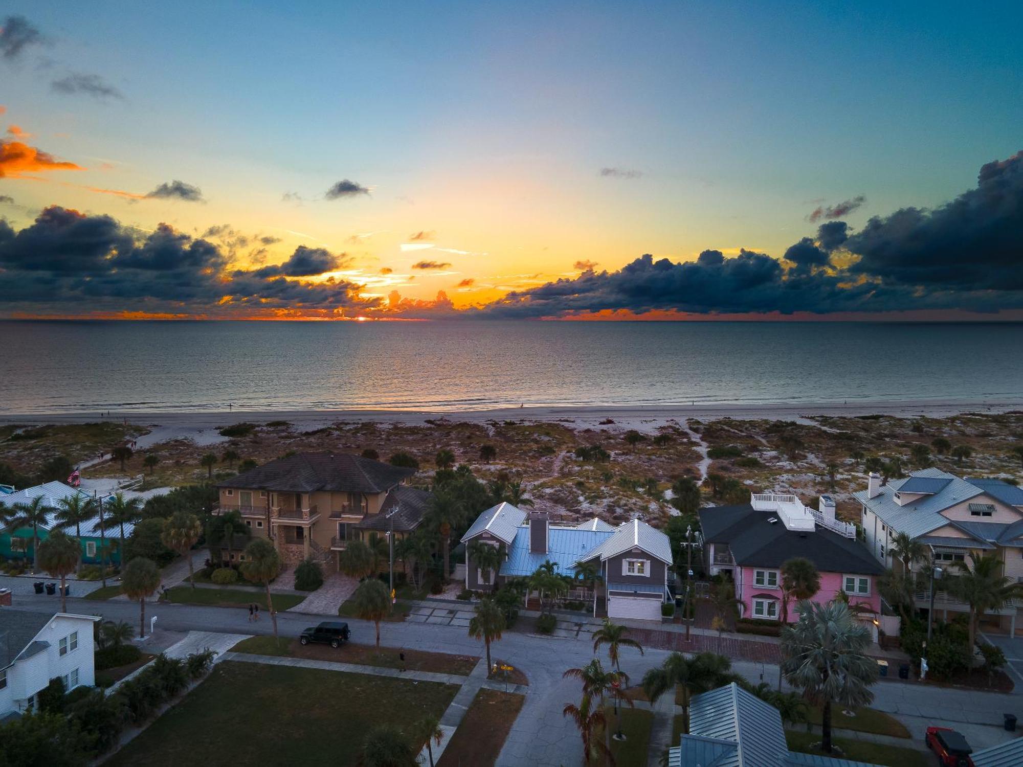 Sunset Breeze - Beachfront Pool - Monthly Holiday home Clearwater Beach
