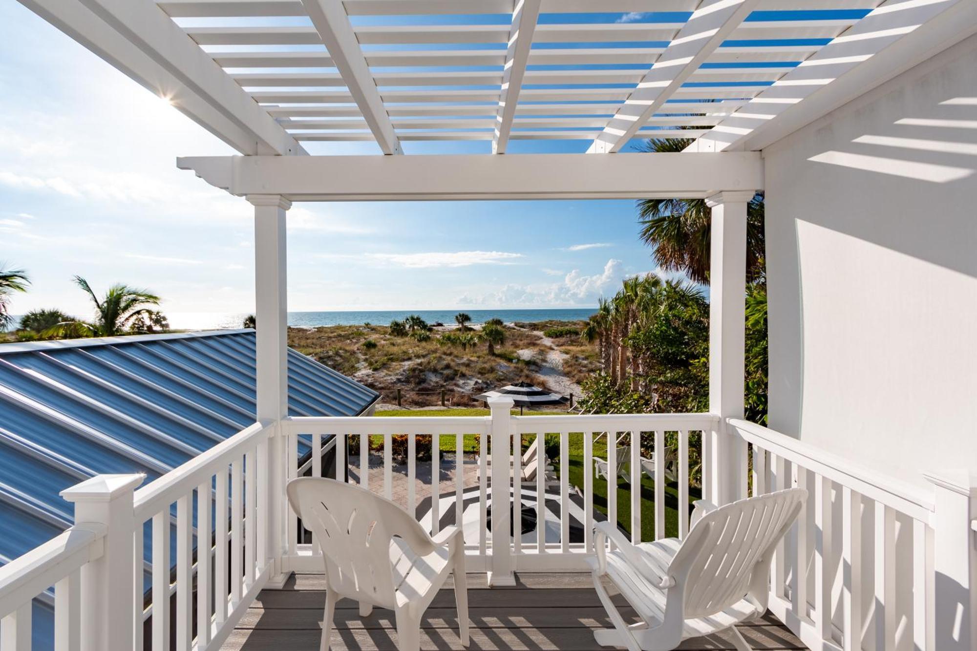 Sunset Breeze - Beachfront Pool - Monthly Holiday home *