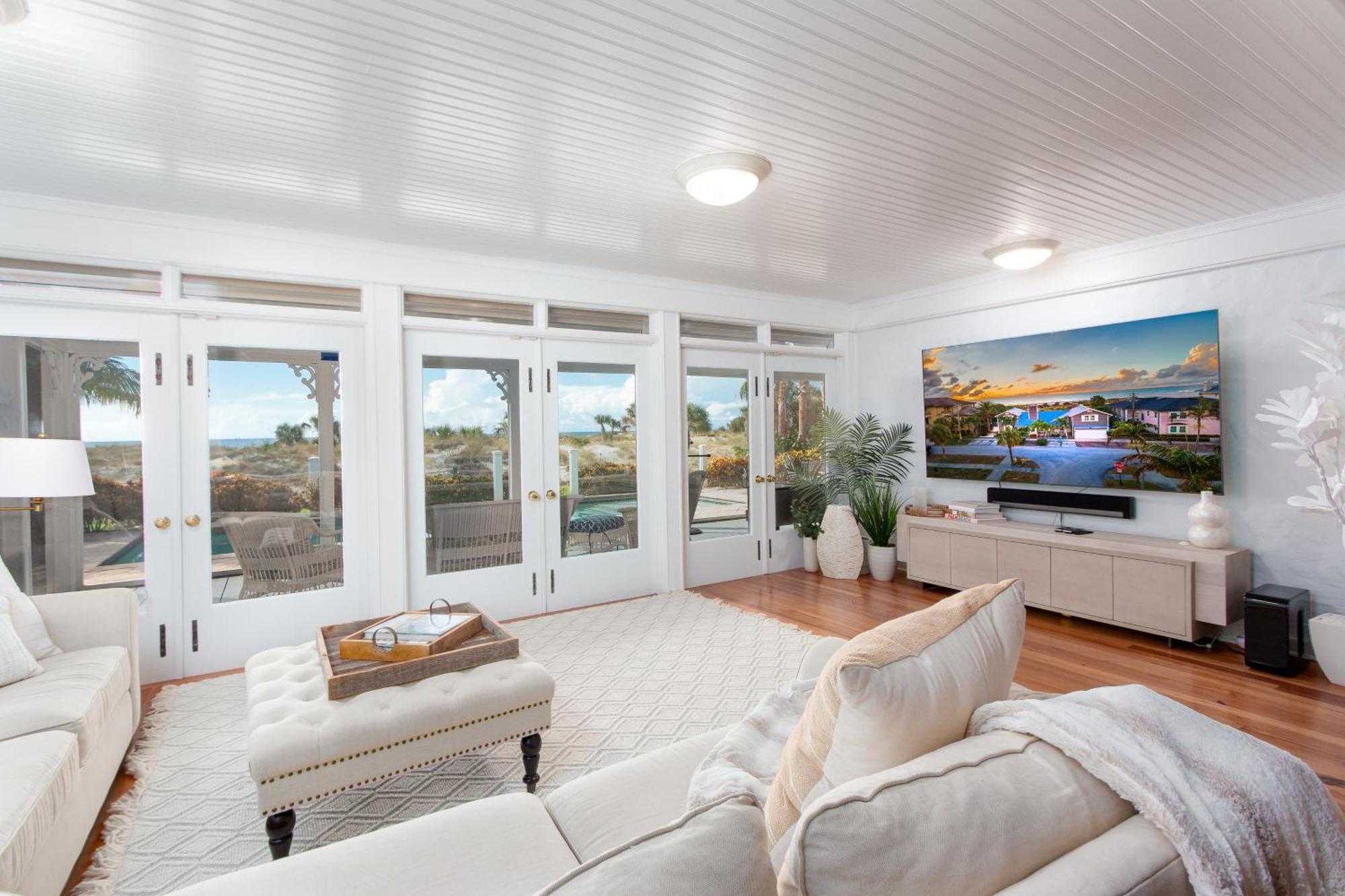 Sunset Breeze - Beachfront Pool - Monthly Holiday home