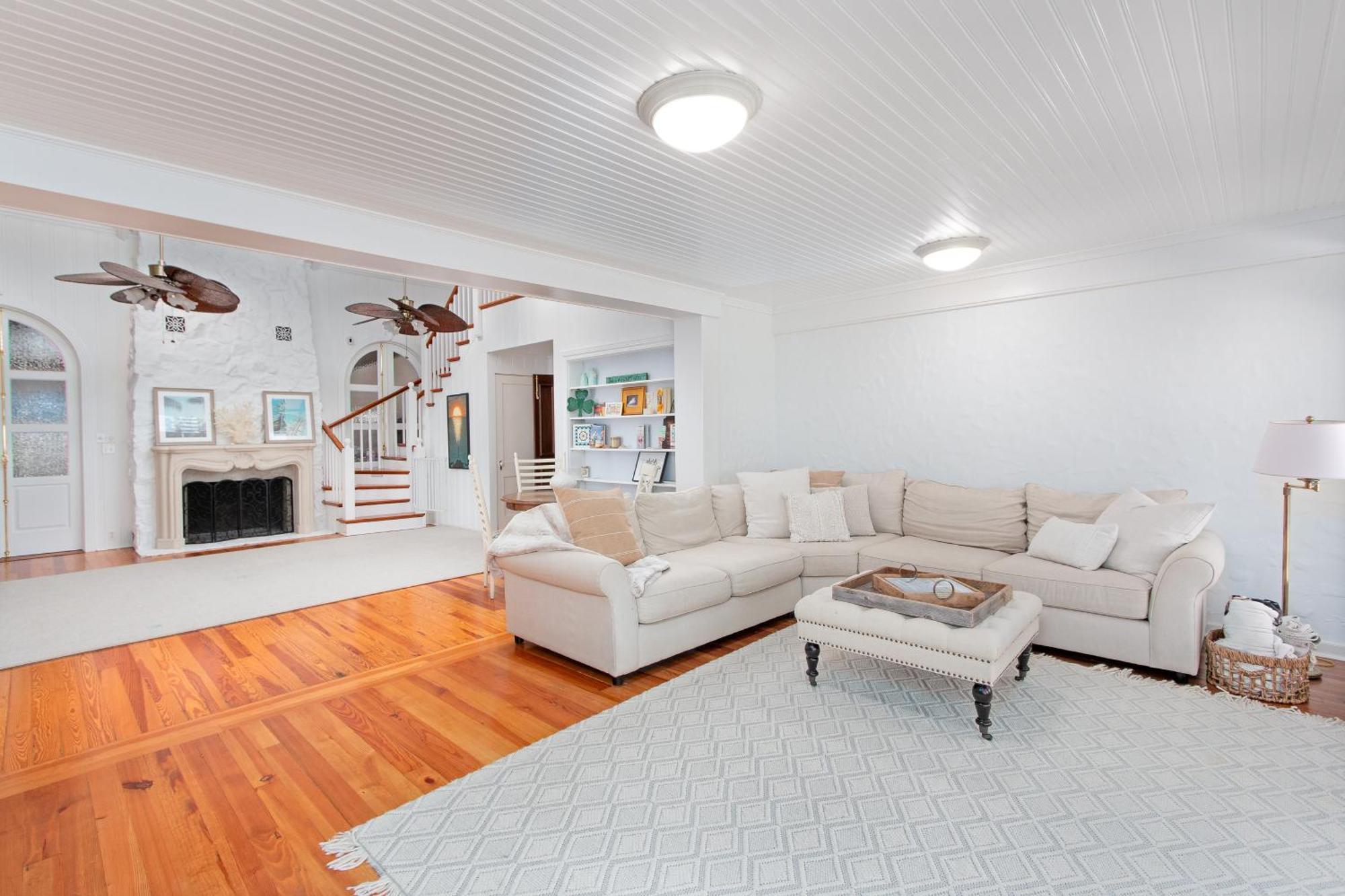 Sunset Breeze - Beachfront Pool - Monthly Holiday home