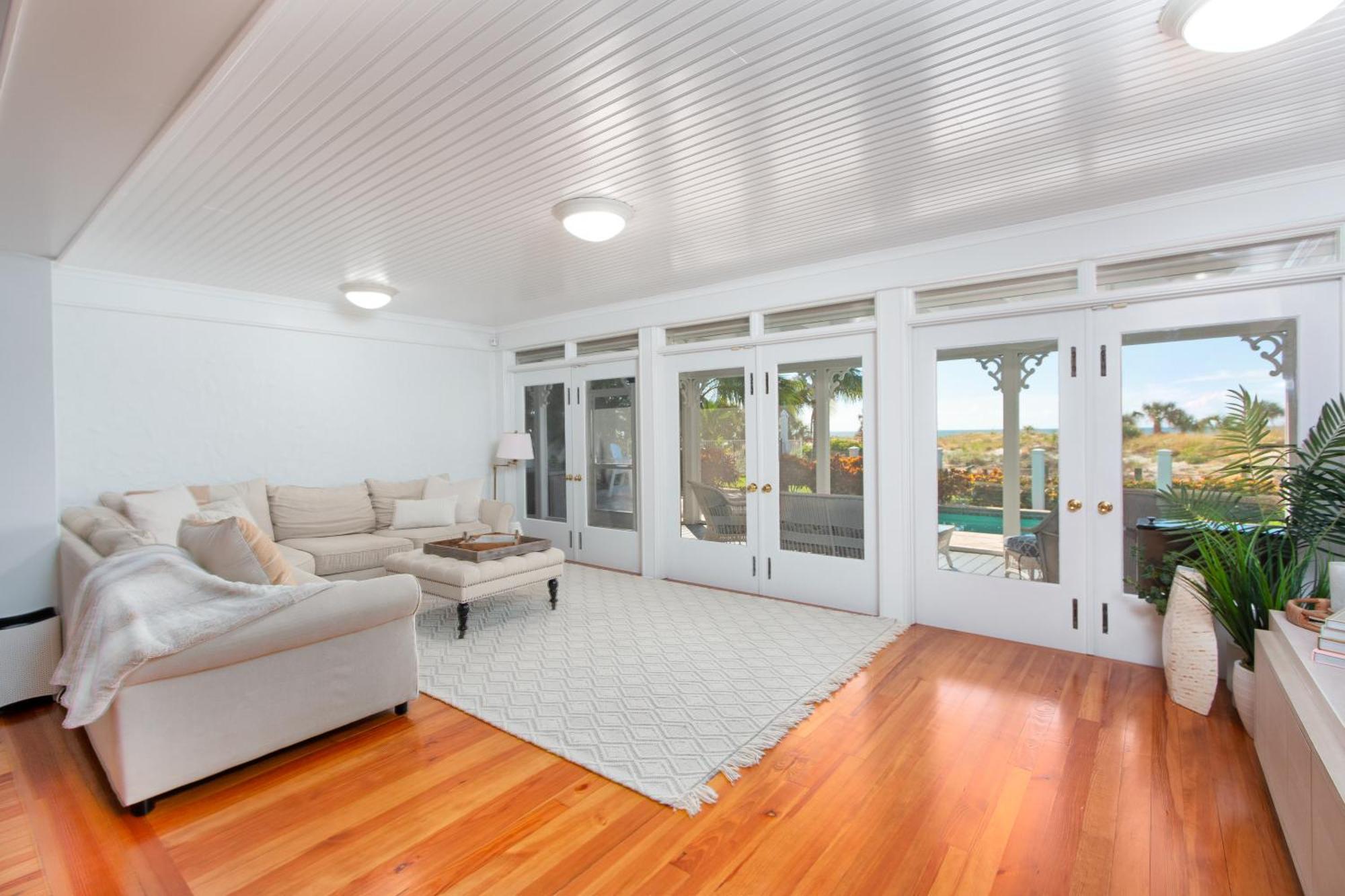Holiday home Sunset Breeze - Beachfront Pool - Monthly