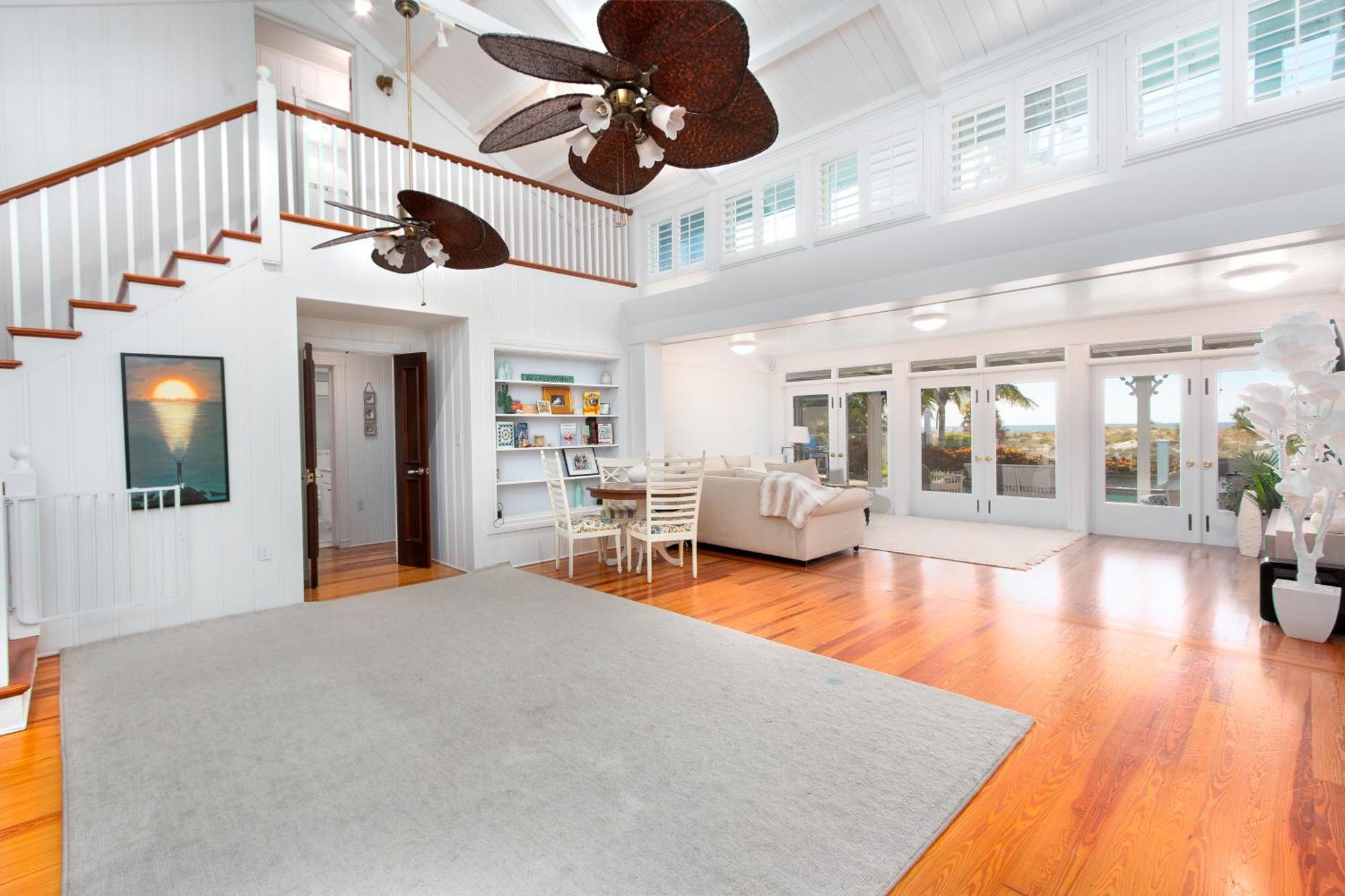 Holiday home Sunset Breeze - Beachfront Pool - Monthly