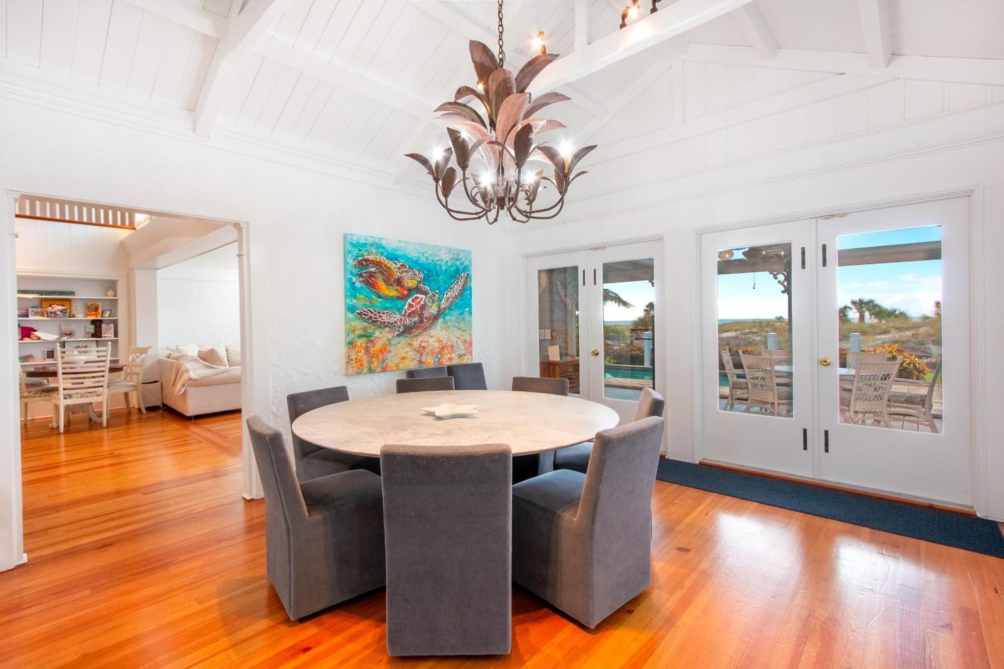 Sunset Breeze - Beachfront Pool - Monthly Holiday home *