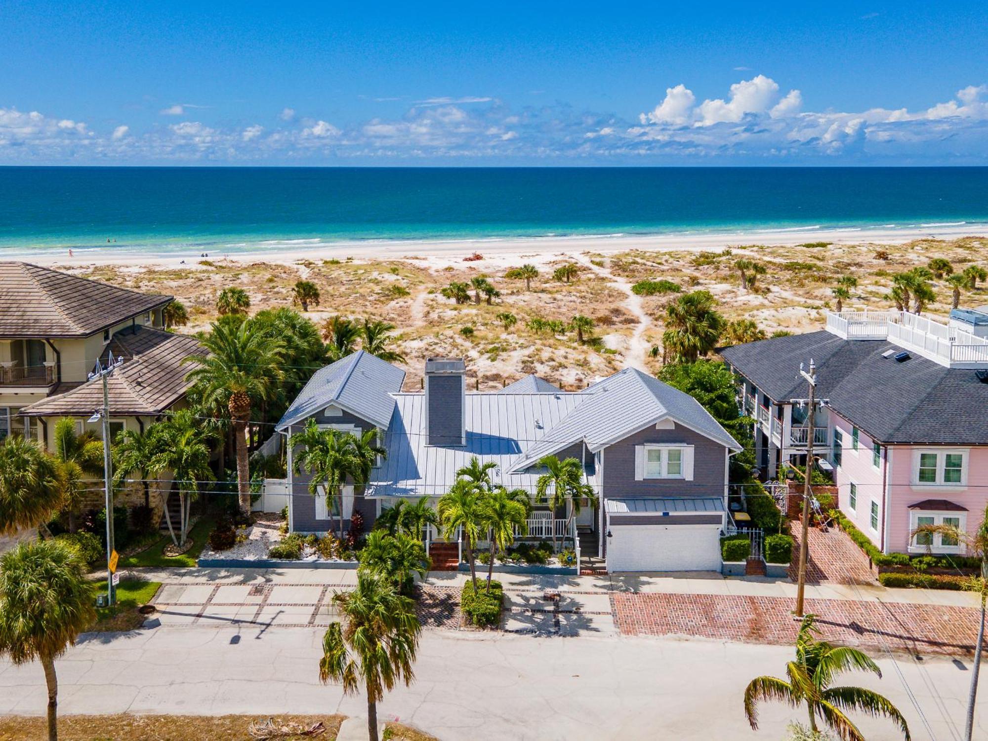 Holiday home Sunset Breeze - Beachfront Pool - Monthly *