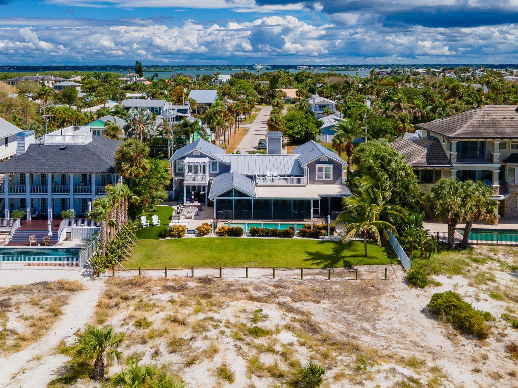 Sunset Breeze - Beachfront Pool - Monthly Holiday home *