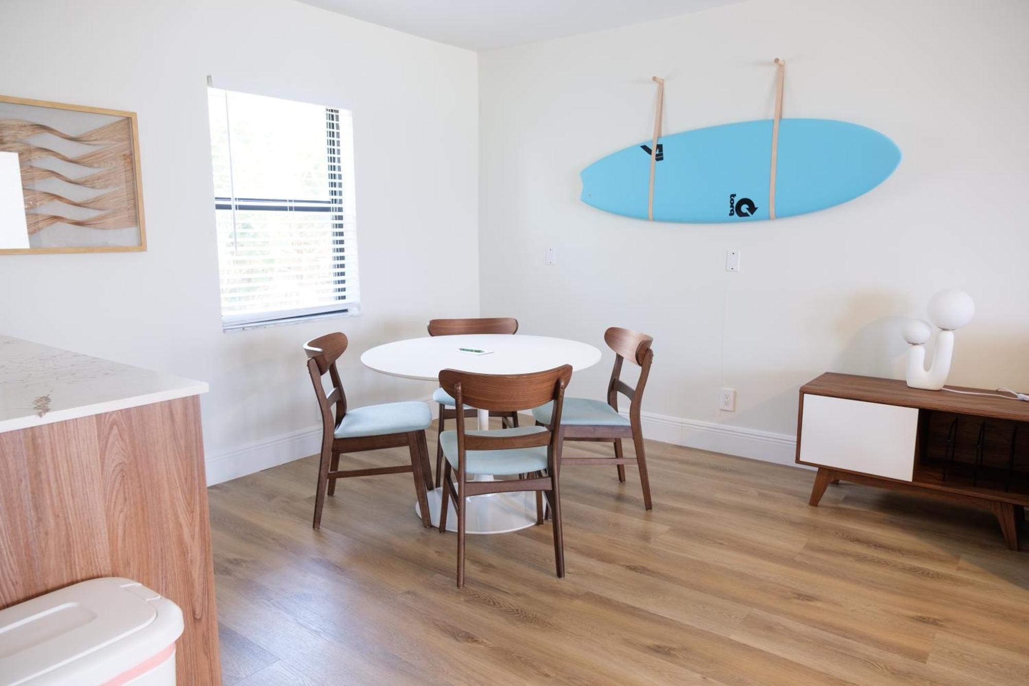 Melbourne & Surf Club Hotel