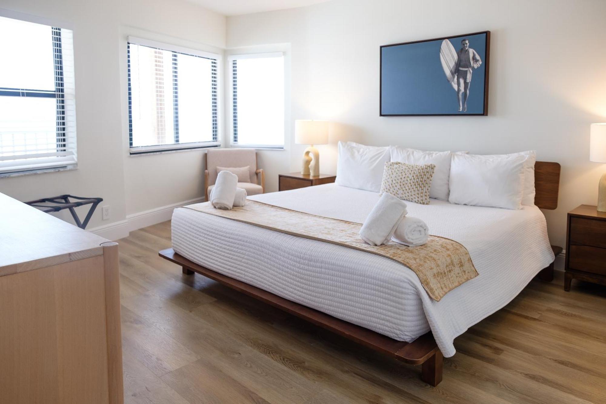 Melbourne & Surf Club Hotel 5*