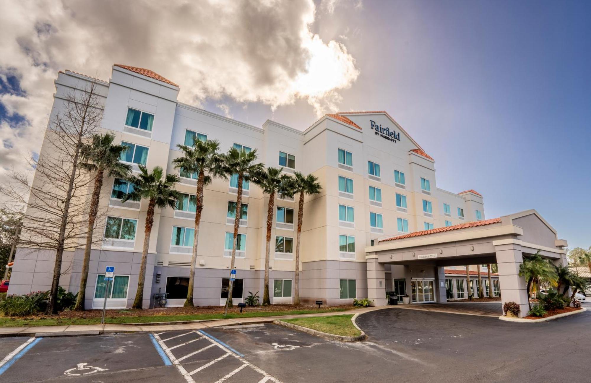 Fairfield & Butler Boulevard Hotel 3*