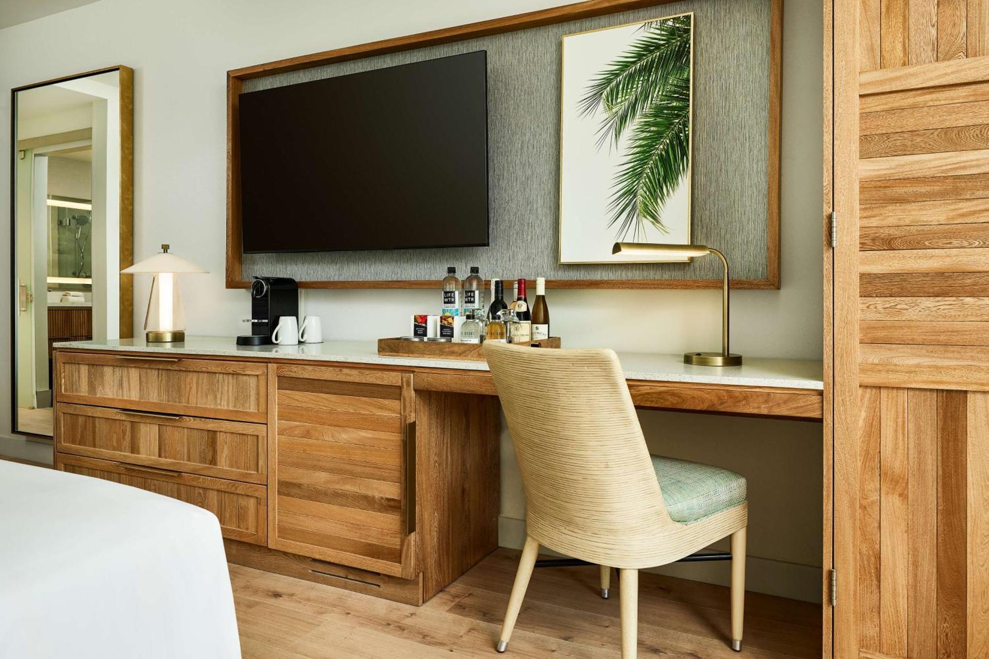 Resort Faro Blanco & Yacht Club Marathon, Curio By Hilton