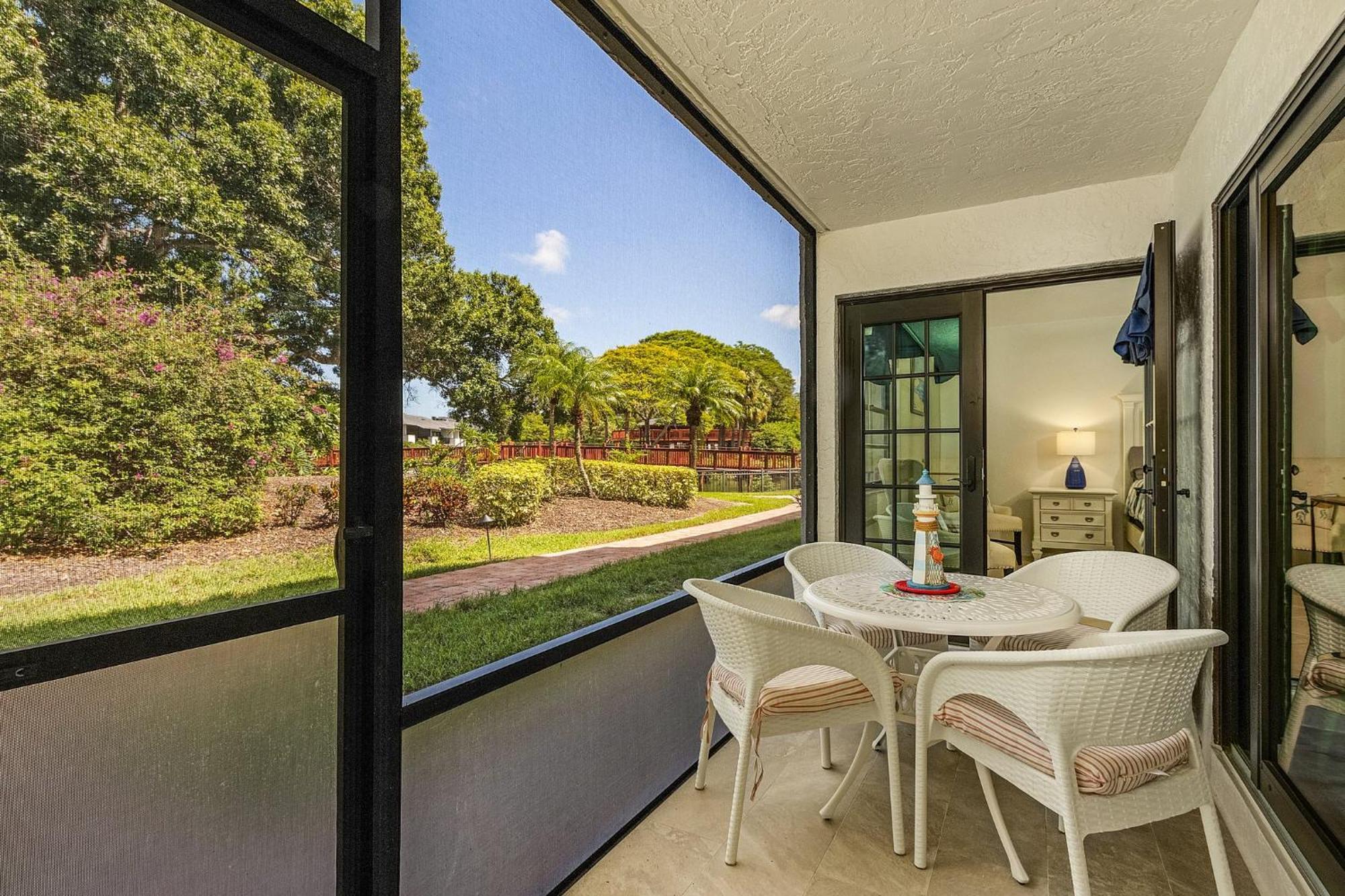 Park Shore Beautiful Deluxe 2 Bed 2bath Apartment *