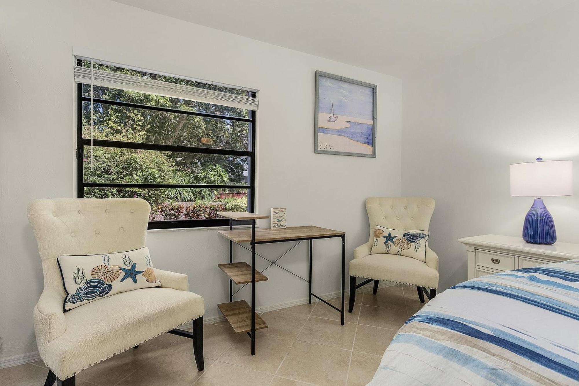 Park Shore Beautiful Deluxe 2 Bed 2bath Naples